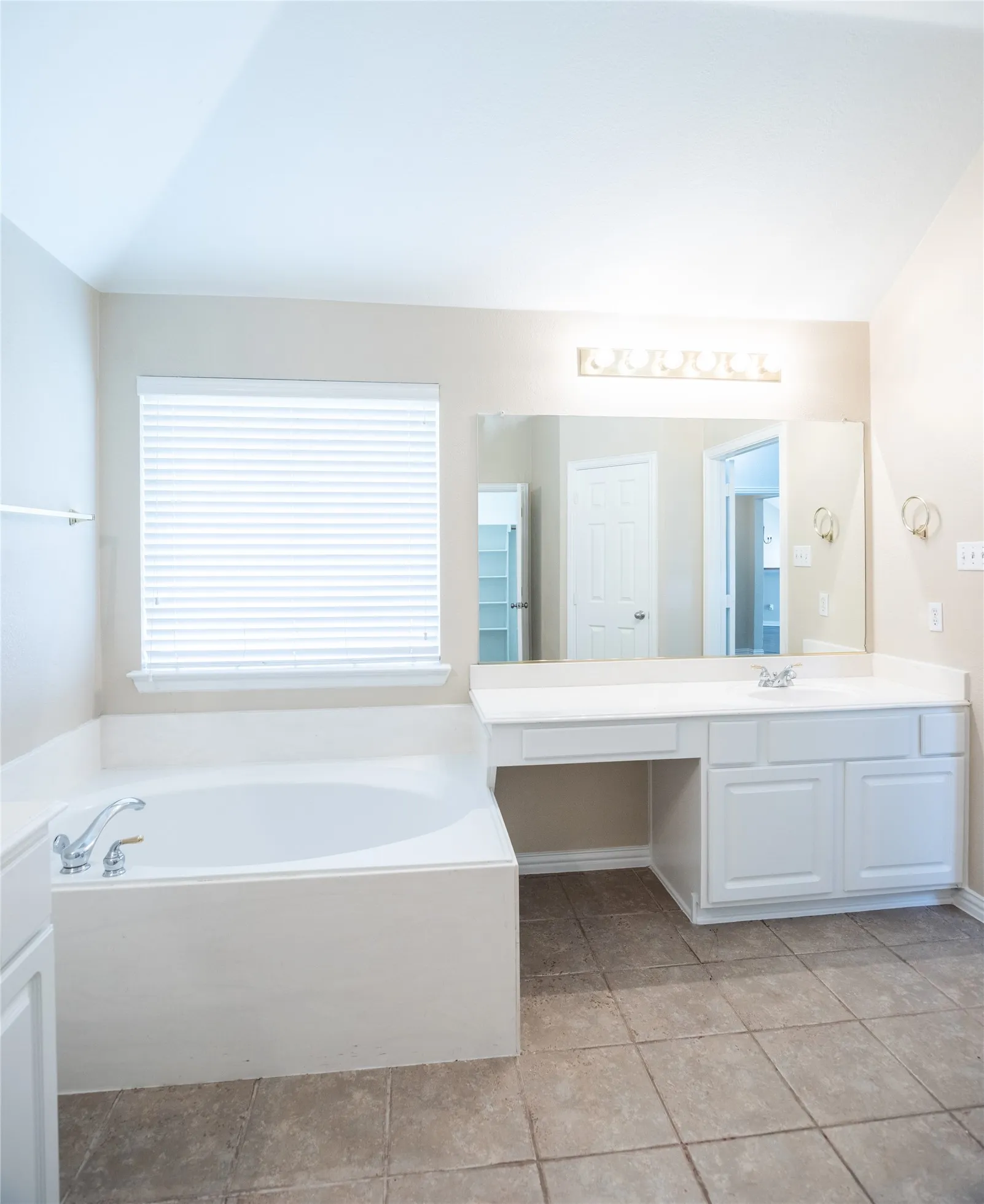 Single Family Residence For Rent in Collin County , 5516 Amber Way, Mc Kinney, Texas 75072, 3 Bedroom, 2 Bathroom, 2 Garage spaces, 1,838 Sqft, built in 2001, mls#21369946, Real Estate Agent in Mc Kinney, Homes For Rent in Collin county, Homes For Rent in Mc Kinney, Realtor in Mc Kinney Texas, Real Estate Brokerage Independent Realty Texas, Luminita Cordes Realtor