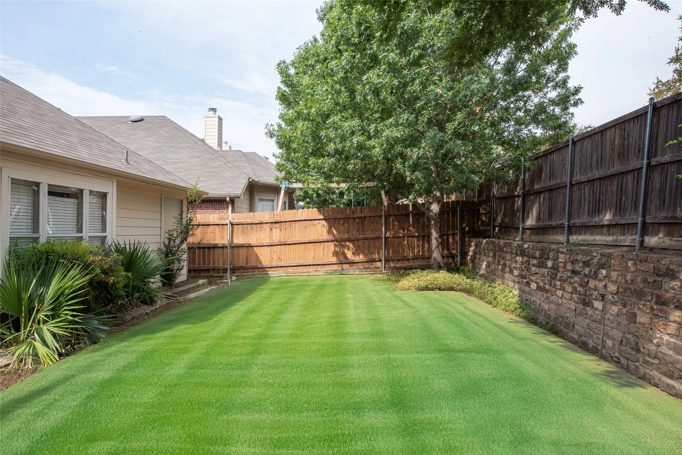 Single Family Residence For Rent in Collin County , 5516 Amber Way, Mc Kinney, Texas 75072, 3 Bedroom, 2 Bathroom, 2 Garage spaces, 1,838 Sqft, built in 2001, mls#21369946, Real Estate Agent in Mc Kinney, Homes For Rent in Collin county, Homes For Rent in Mc Kinney, Realtor in Mc Kinney Texas, Real Estate Brokerage Independent Realty Texas, Luminita Cordes Realtor