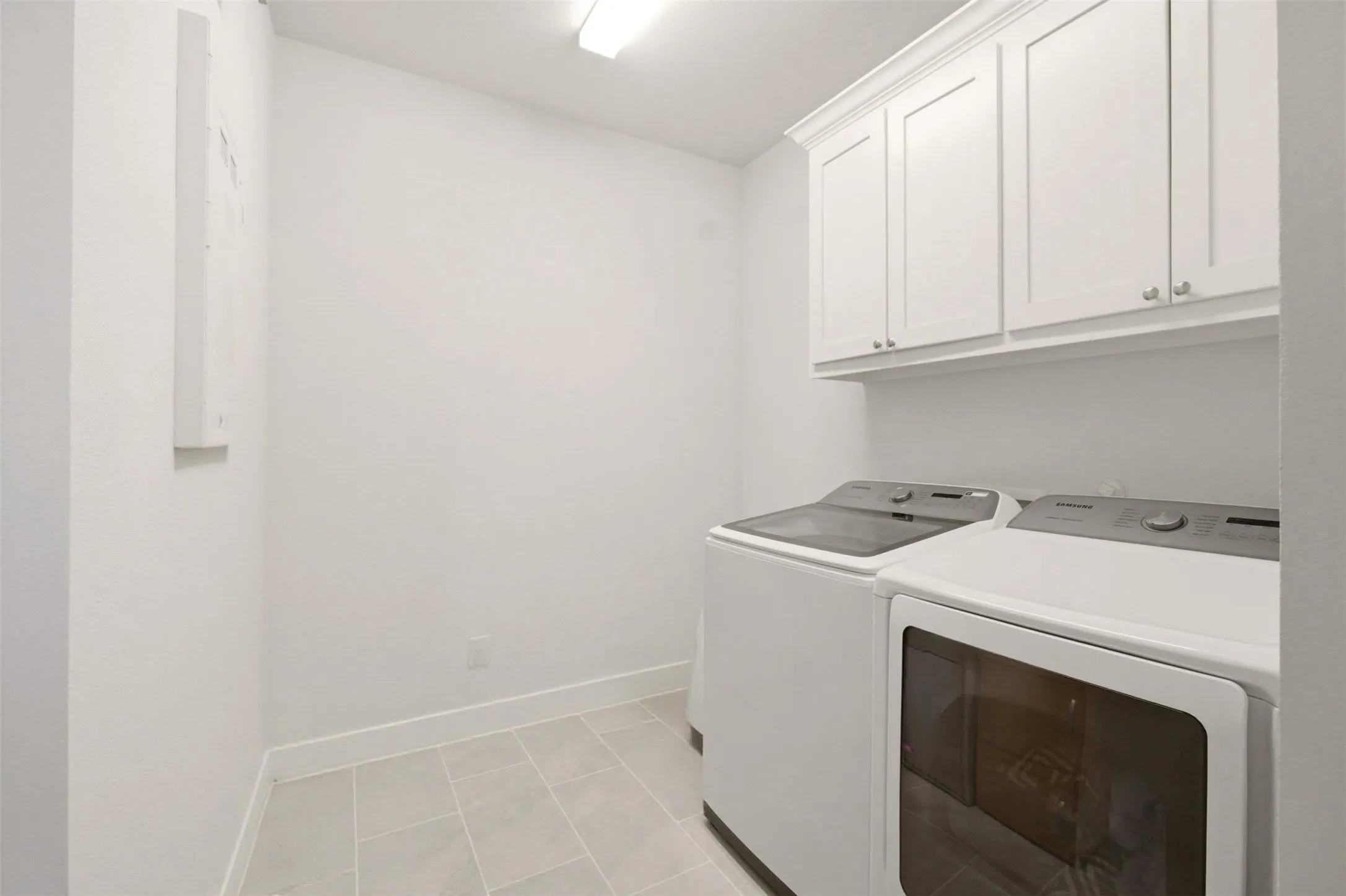Single Family Residence For Sale in Dallas County , 3905 Henley Lane, Garland, Texas 75043, 4 Bedroom, 3 Bathroom, 2 Garage spaces, 2,385 Sqft, built in 2024, mls#21381576, Real Estate Agent in Garland, Homes For Sale in Dallas county, Homes For Sale in Garland, Realtor in Garland Texas, Real Estate Brokerage Independent Realty Texas, Luminita Cordes Realtor