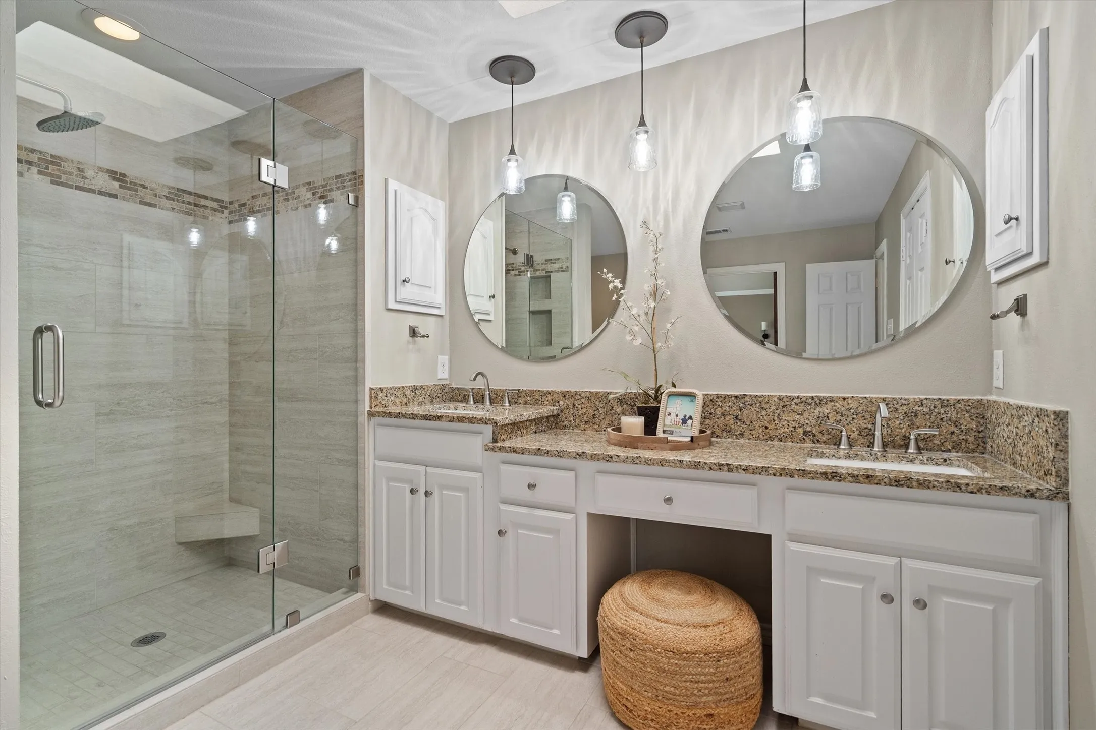 Single Family Residence For Sale in Denton County , 2116 Tennyson Drive, Flower Mound, Texas 75028, 4 Bedroom, 3 Bathroom, 2 Garage spaces, 3,674 Sqft, built in 1997, mls#21376116, Real Estate Agent in Flower Mound, Homes For Sale in Denton county, Homes For Sale in Flower Mound, Realtor in Flower Mound Texas, Real Estate Brokerage Independent Realty Texas, Luminita Cordes Realtor
