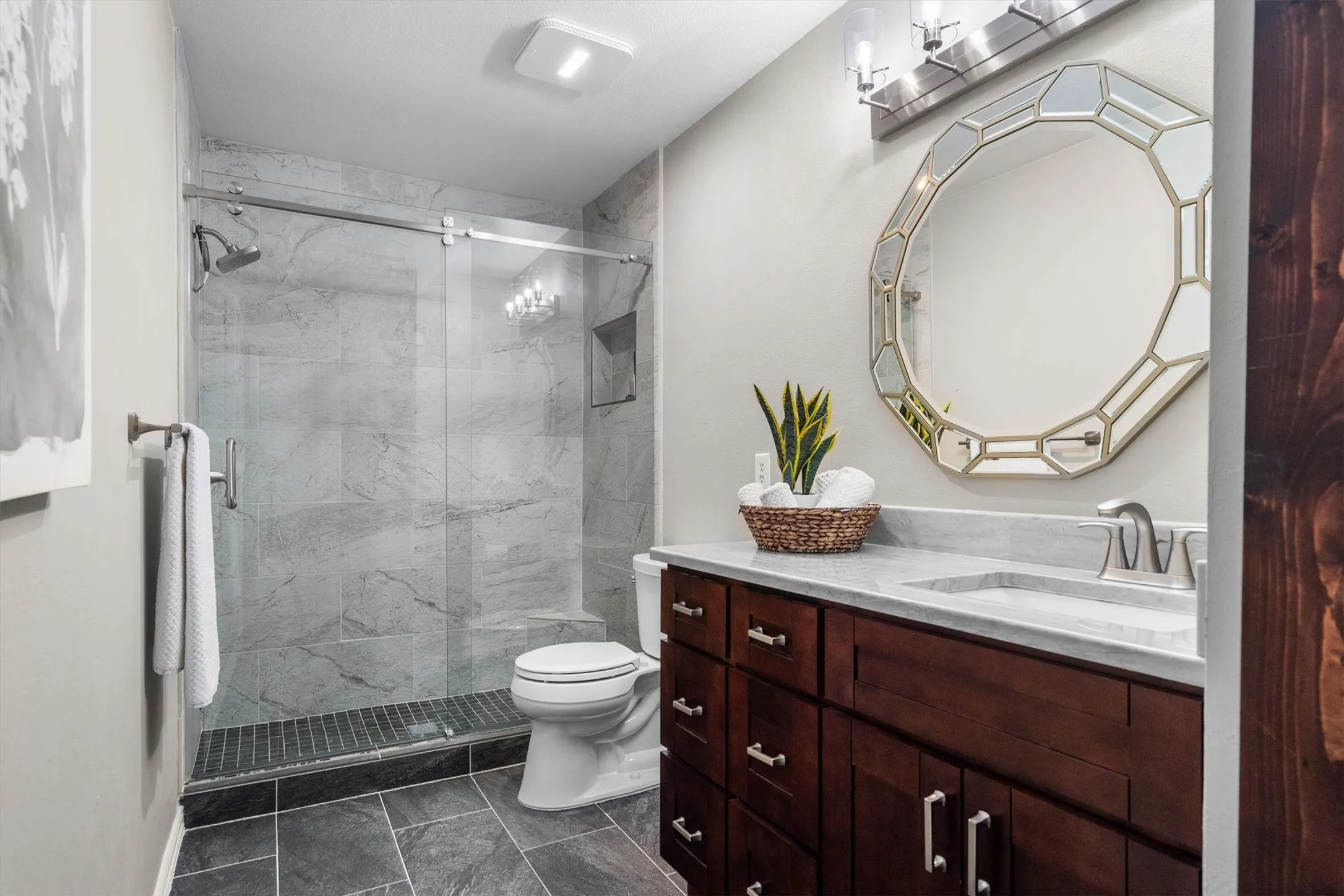 Upstairs updated full bath