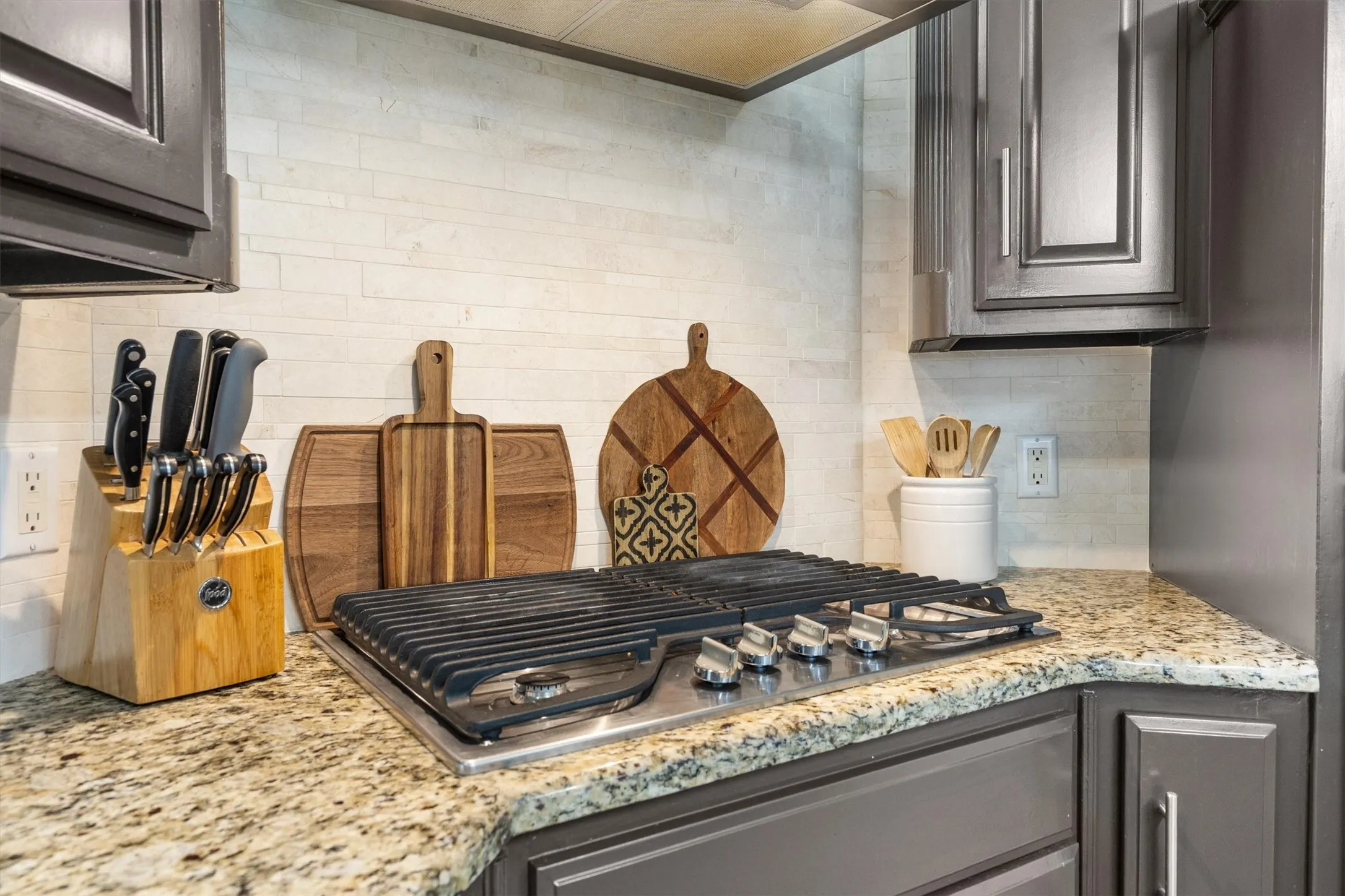Single Family Residence For Sale in Denton County , 2116 Tennyson Drive, Flower Mound, Texas 75028, 4 Bedroom, 3 Bathroom, 2 Garage spaces, 3,674 Sqft, built in 1997, mls#21376116, Real Estate Agent in Flower Mound, Homes For Sale in Denton county, Homes For Sale in Flower Mound, Realtor in Flower Mound Texas, Real Estate Brokerage Independent Realty Texas, Luminita Cordes Realtor