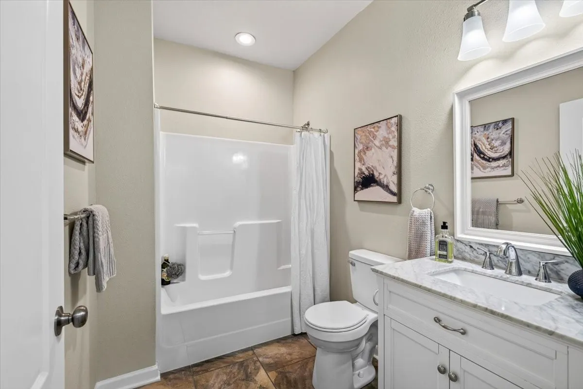 Single Family Residence For Sale in Henderson County , 7900 Private Road 7905, Athens, Texas 75752, 4 Bedroom, 3 Bathroom, 2 Garage spaces, 2,198 Sqft, built in 2008, mls#21381540, Real Estate Agent in Athens, Homes For Sale in Henderson county, Homes For Sale in Athens, Realtor in Athens Texas, Real Estate Brokerage Independent Realty Texas, Luminita Cordes Realtor