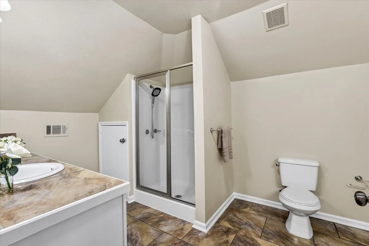 Single Family Residence For Sale in Henderson County , 7900 Private Road 7905, Athens, Texas 75752, 4 Bedroom, 3 Bathroom, 2 Garage spaces, 2,198 Sqft, built in 2008, mls#21381540, Real Estate Agent in Athens, Homes For Sale in Henderson county, Homes For Sale in Athens, Realtor in Athens Texas, Real Estate Brokerage Independent Realty Texas, Luminita Cordes Realtor