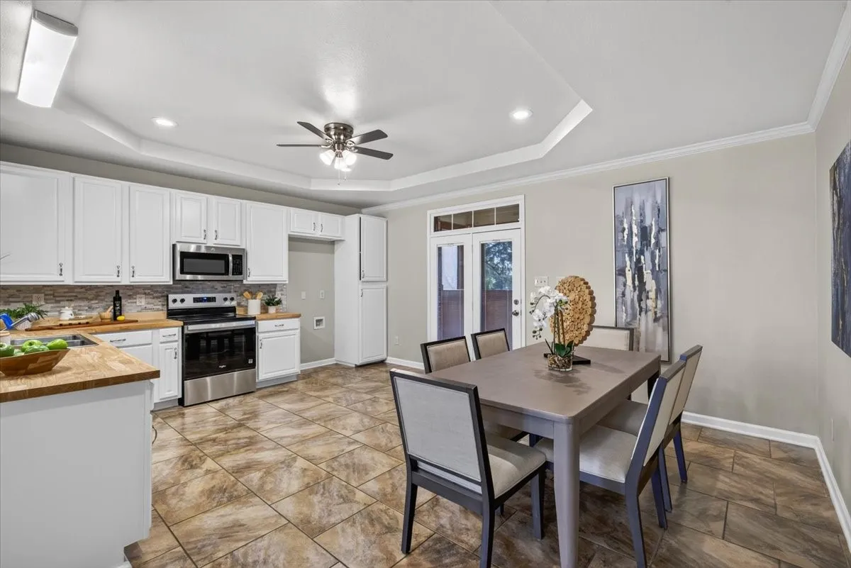 Single Family Residence For Sale in Henderson County , 7900 Private Road 7905, Athens, Texas 75752, 4 Bedroom, 3 Bathroom, 2 Garage spaces, 2,198 Sqft, built in 2008, mls#21381540, Real Estate Agent in Athens, Homes For Sale in Henderson county, Homes For Sale in Athens, Realtor in Athens Texas, Real Estate Brokerage Independent Realty Texas, Luminita Cordes Realtor