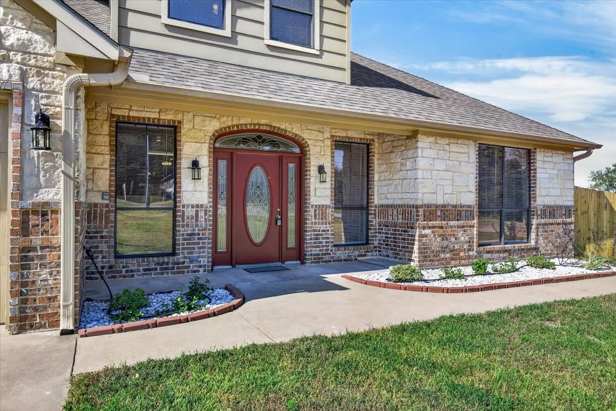 Single Family Residence For Sale in Henderson County , 7900 Private Road 7905, Athens, Texas 75752, 4 Bedroom, 3 Bathroom, 2 Garage spaces, 2,198 Sqft, built in 2008, mls#21381540, Real Estate Agent in Athens, Homes For Sale in Henderson county, Homes For Sale in Athens, Realtor in Athens Texas, Real Estate Brokerage Independent Realty Texas, Luminita Cordes Realtor