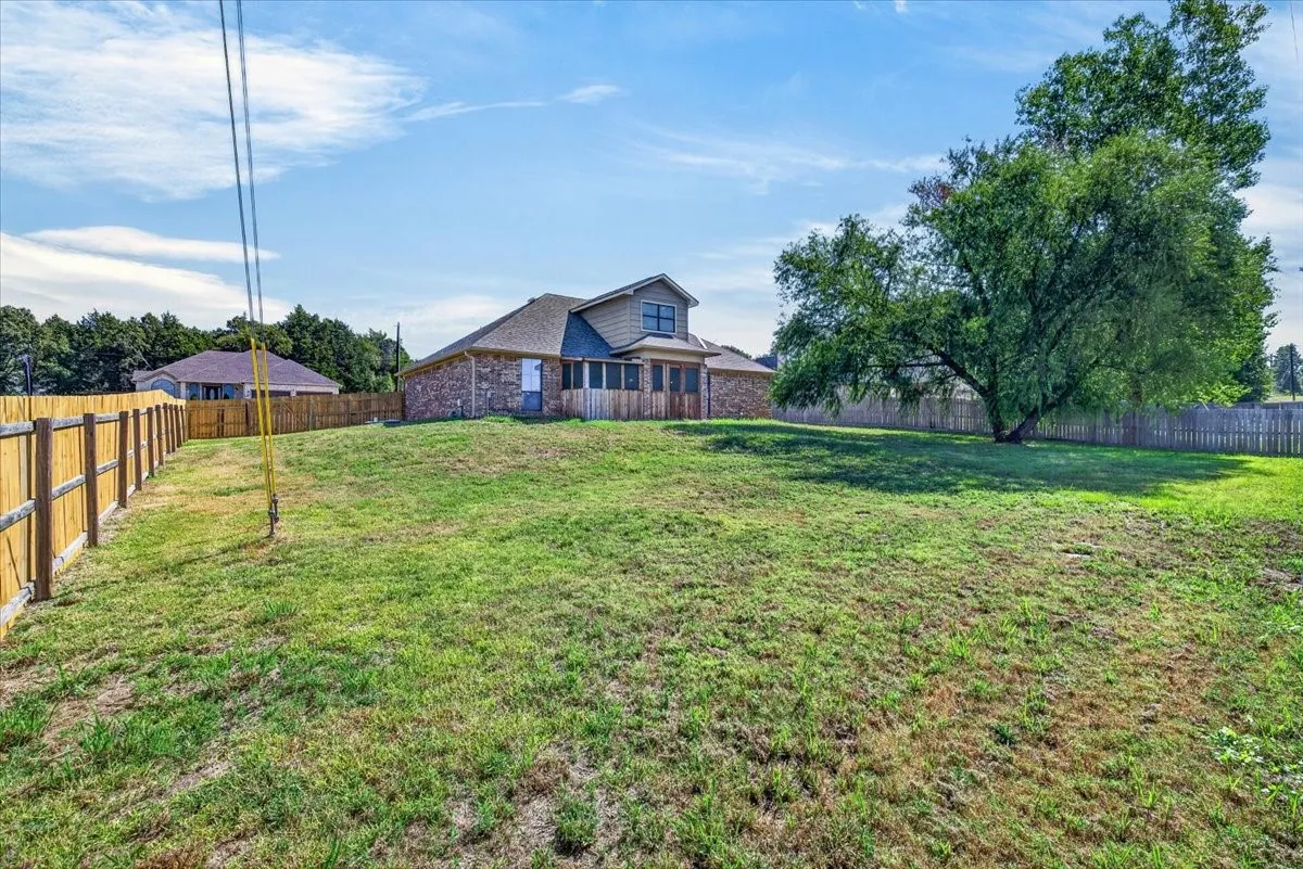Single Family Residence For Sale in Henderson County , 7900 Private Road 7905, Athens, Texas 75752, 4 Bedroom, 3 Bathroom, 2 Garage spaces, 2,198 Sqft, built in 2008, mls#21381540, Real Estate Agent in Athens, Homes For Sale in Henderson county, Homes For Sale in Athens, Realtor in Athens Texas, Real Estate Brokerage Independent Realty Texas, Luminita Cordes Realtor