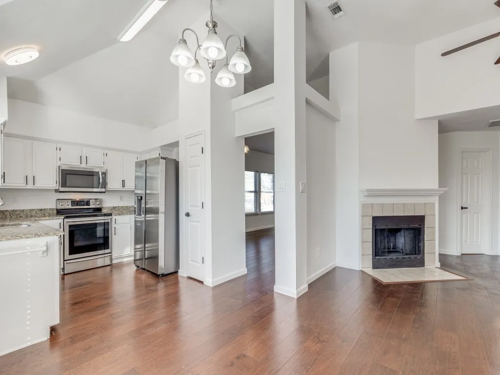 Single Family Residence For Rent in Collin County , 6841 Bellehaven Drive, Plano, Texas 75023, 3 Bedroom, 3 Bathroom, 2 Garage spaces, 1,824 Sqft, built in 1989, mls#21381587, Real Estate Agent in Plano, Homes For Rent in Collin county, Homes For Rent in Plano, Realtor in Plano Texas, Real Estate Brokerage Independent Realty Texas, Luminita Cordes Realtor