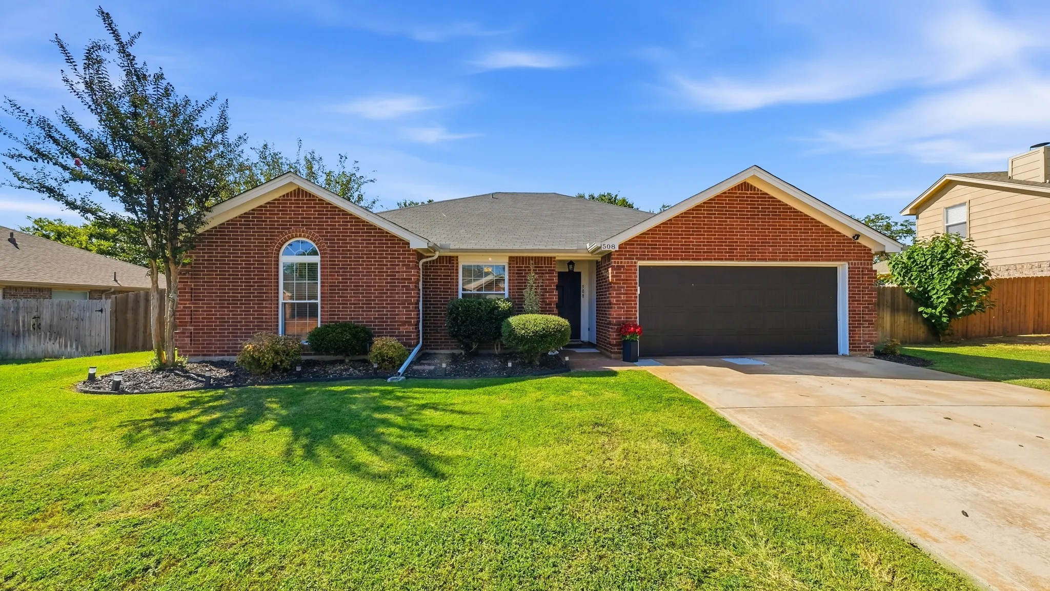 Single Family Residence For Sale in Parker County , 508 E Oak Street, Aledo, Texas 76008, 4 Bedroom, 2 Bathroom, 2 Garage spaces, 1,777 Sqft, built in 1999, mls#21362270, Real Estate Agent in Aledo, Homes For Sale in Parker county, Homes For Sale in Aledo, Realtor in Aledo Texas, Real Estate Brokerage Independent Realty Texas, Luminita Cordes Realtor
