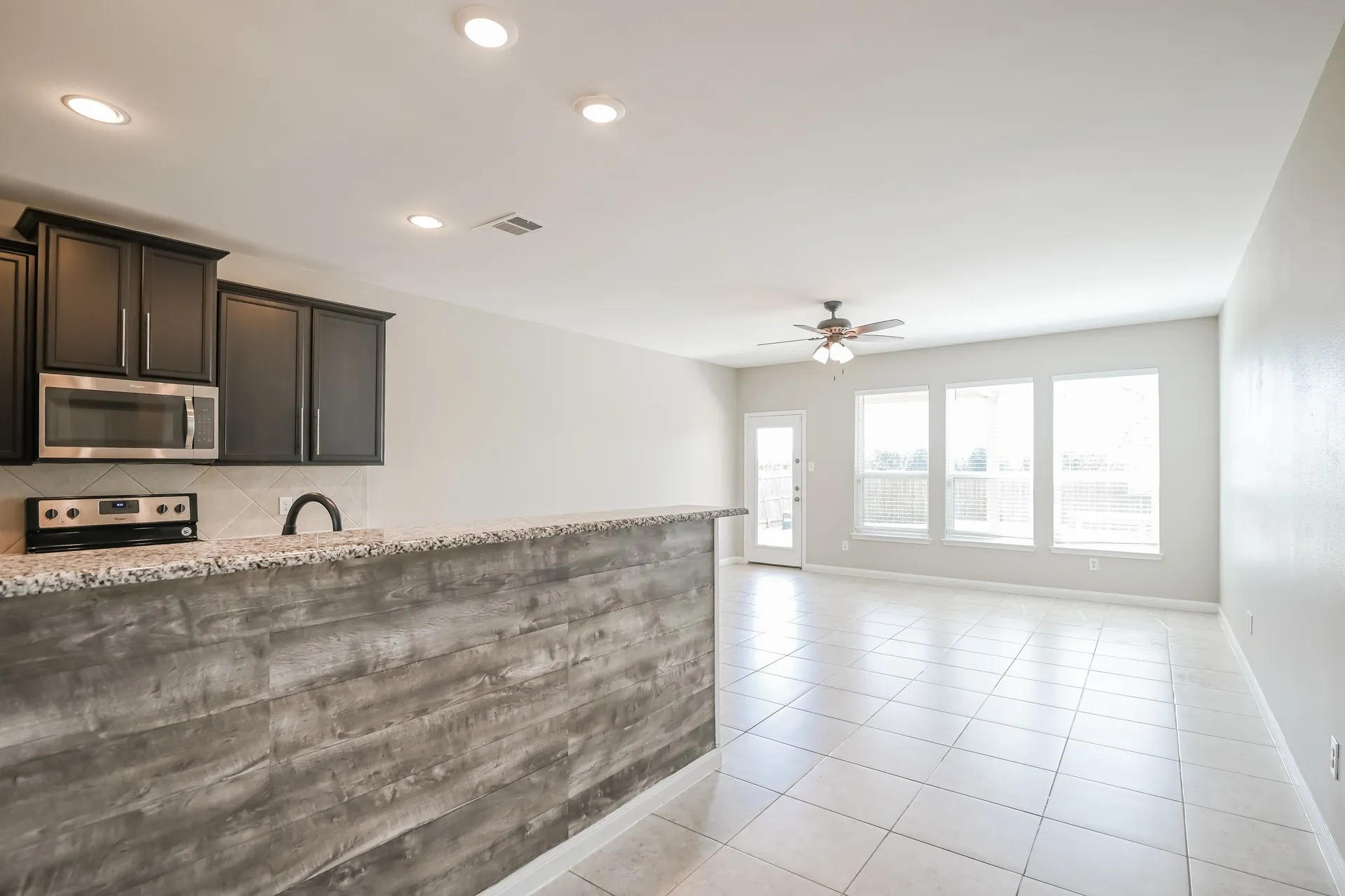 Single Family Residence For Rent in Dallas County , 710 Shady Meadow Lane, Glenn Heights, Texas 75154, 4 Bedroom, 2 Bathroom, 2 Garage spaces, 2,312 Sqft, built in 2016, mls#21381589, Real Estate Agent in Glenn Heights, Homes For Rent in Dallas county, Homes For Rent in Glenn Heights, Realtor in Glenn Heights Texas, Real Estate Brokerage Independent Realty Texas, Luminita Cordes Realtor