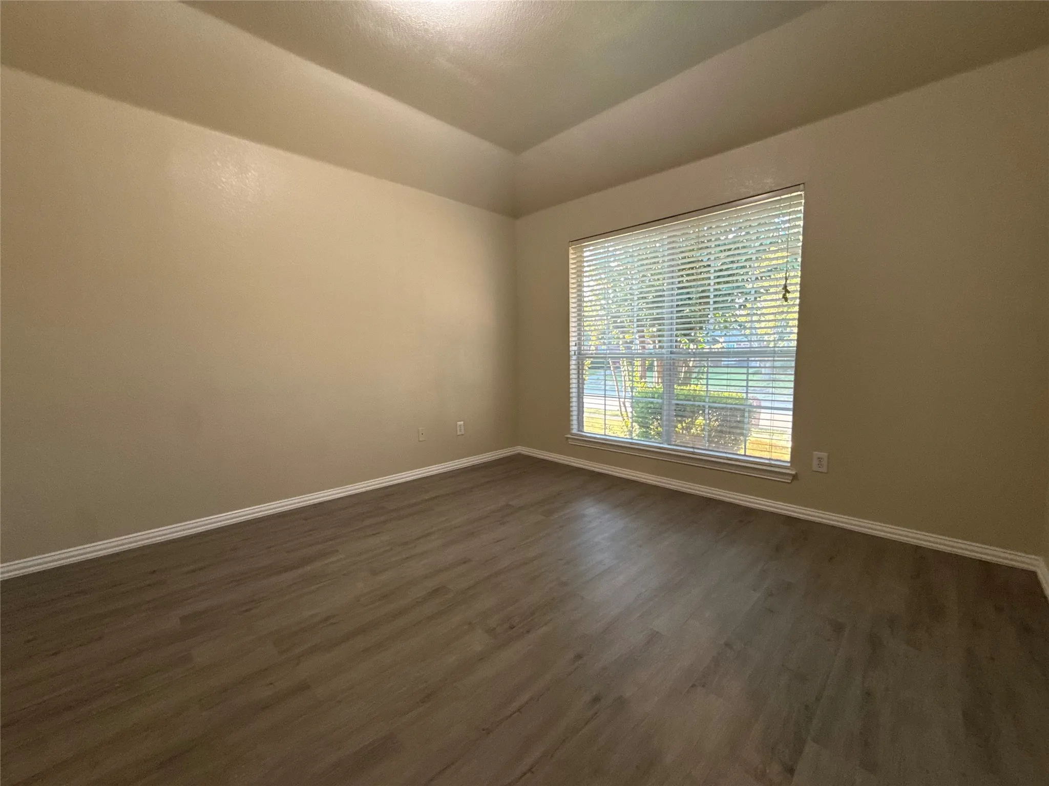 Single Family Residence For Rent in Dallas County , 8014 Wilmington Drive, Rowlett, Texas 75089, 3 Bedroom, 2 Bathroom, 2 Garage spaces, 1,923 Sqft, built in 2003, mls#21381590, Real Estate Agent in Rowlett, Homes For Rent in Dallas county, Homes For Rent in Rowlett, Realtor in Rowlett Texas, Real Estate Brokerage Independent Realty Texas, Luminita Cordes Realtor