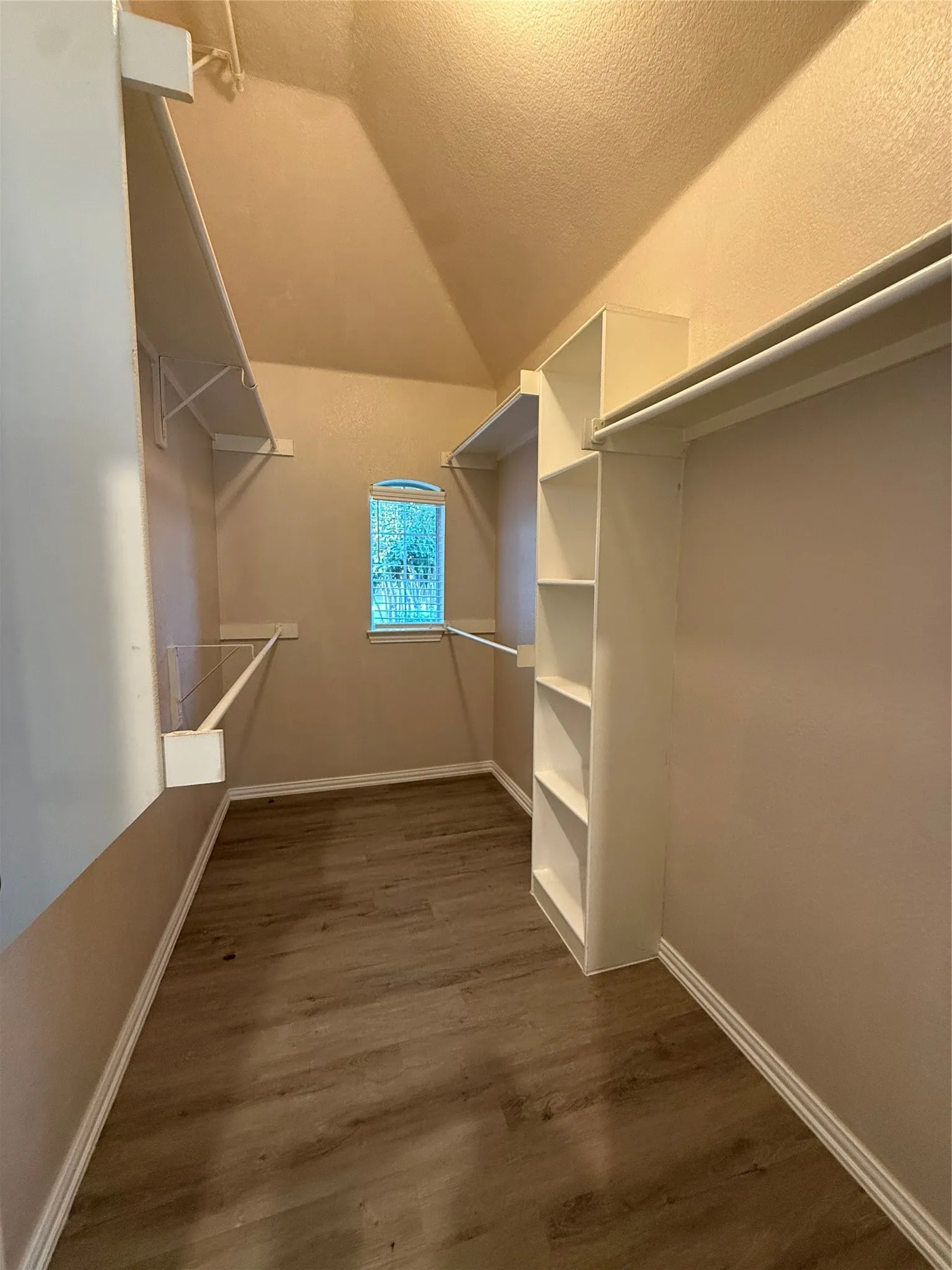 Single Family Residence For Rent in Dallas County , 8014 Wilmington Drive, Rowlett, Texas 75089, 3 Bedroom, 2 Bathroom, 2 Garage spaces, 1,923 Sqft, built in 2003, mls#21381590, Real Estate Agent in Rowlett, Homes For Rent in Dallas county, Homes For Rent in Rowlett, Realtor in Rowlett Texas, Real Estate Brokerage Independent Realty Texas, Luminita Cordes Realtor