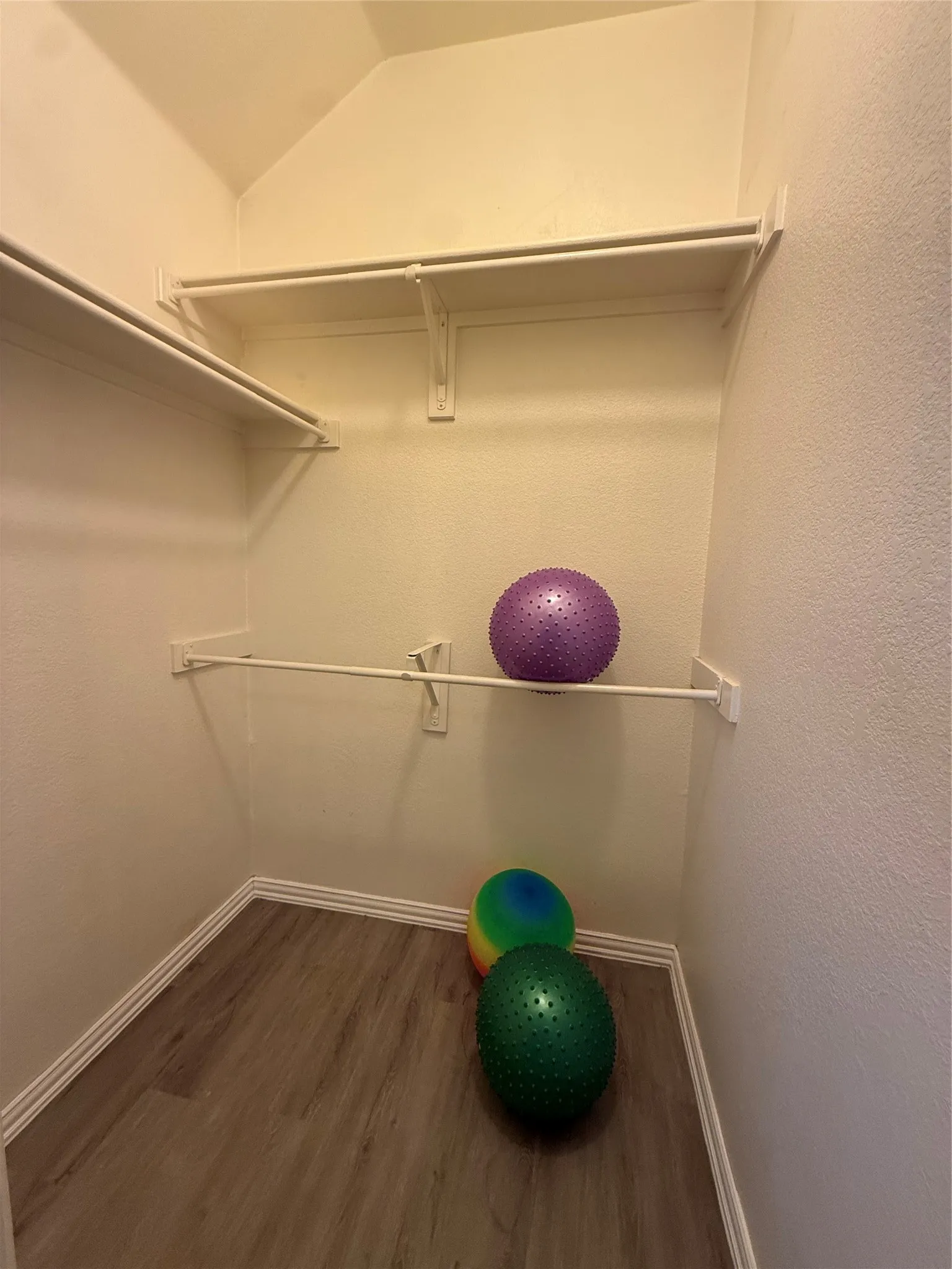 Single Family Residence For Rent in Dallas County , 8014 Wilmington Drive, Rowlett, Texas 75089, 3 Bedroom, 2 Bathroom, 2 Garage spaces, 1,923 Sqft, built in 2003, mls#21381590, Real Estate Agent in Rowlett, Homes For Rent in Dallas county, Homes For Rent in Rowlett, Realtor in Rowlett Texas, Real Estate Brokerage Independent Realty Texas, Luminita Cordes Realtor