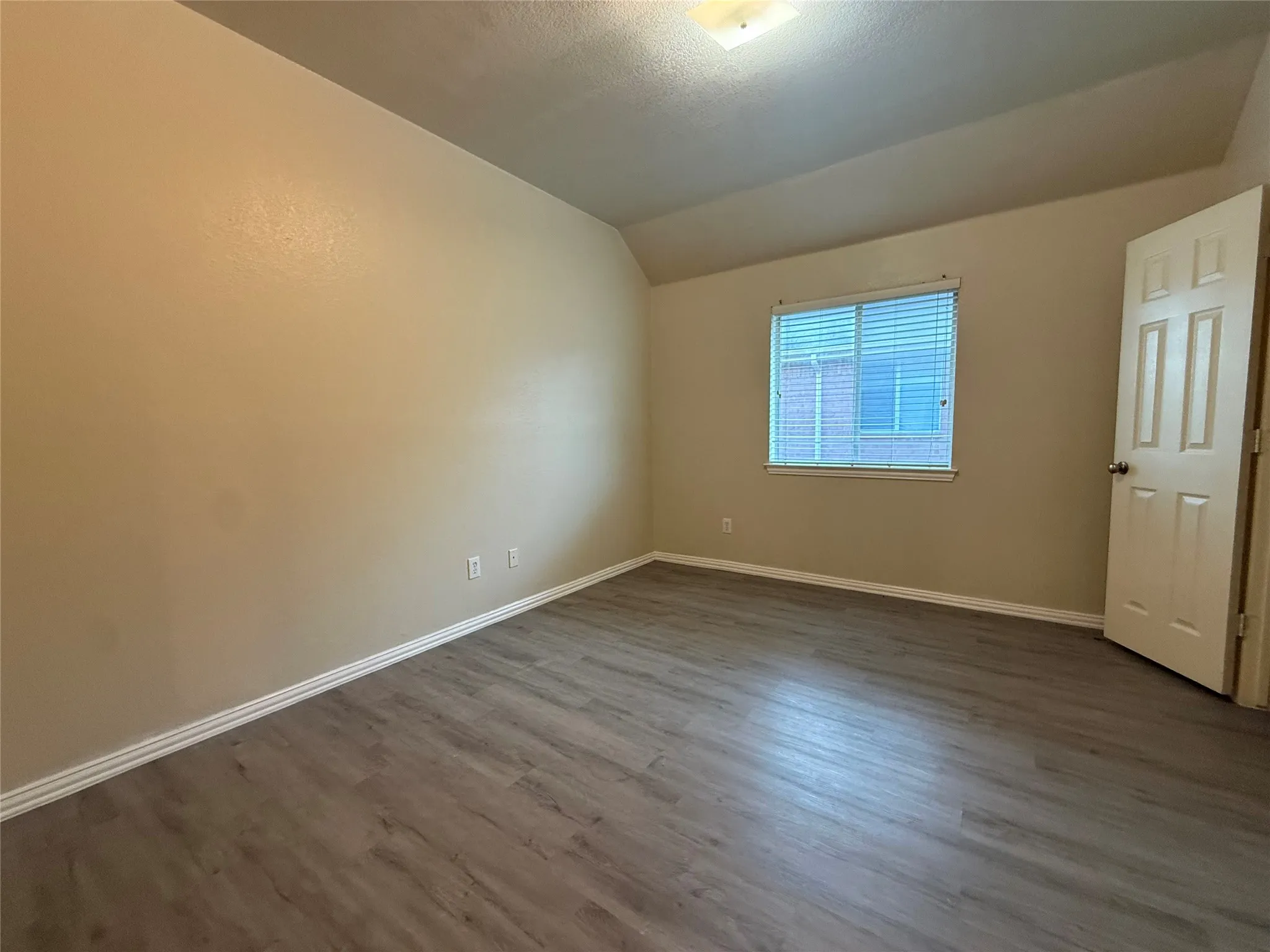 Single Family Residence For Rent in Dallas County , 8014 Wilmington Drive, Rowlett, Texas 75089, 3 Bedroom, 2 Bathroom, 2 Garage spaces, 1,923 Sqft, built in 2003, mls#21381590, Real Estate Agent in Rowlett, Homes For Rent in Dallas county, Homes For Rent in Rowlett, Realtor in Rowlett Texas, Real Estate Brokerage Independent Realty Texas, Luminita Cordes Realtor