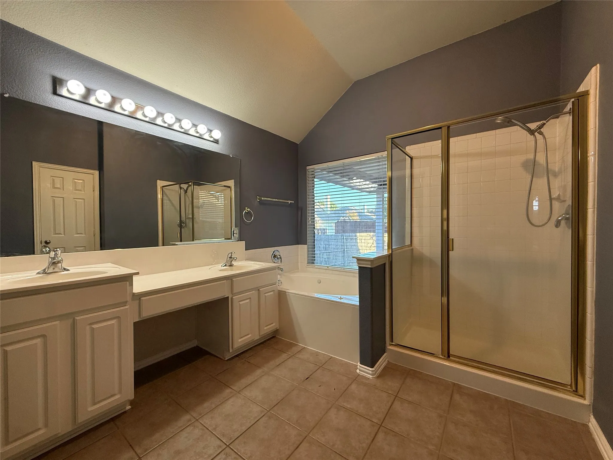 Single Family Residence For Rent in Dallas County , 8014 Wilmington Drive, Rowlett, Texas 75089, 3 Bedroom, 2 Bathroom, 2 Garage spaces, 1,923 Sqft, built in 2003, mls#21381590, Real Estate Agent in Rowlett, Homes For Rent in Dallas county, Homes For Rent in Rowlett, Realtor in Rowlett Texas, Real Estate Brokerage Independent Realty Texas, Luminita Cordes Realtor