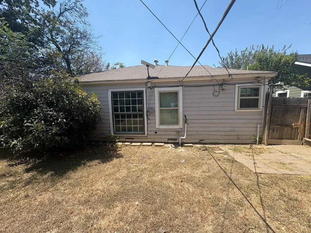 Single Family Residence For Sale in Dallas County , 2514 Michigan Avenue, Dallas, Texas 75216, 3 Bedroom, 2 Bathroom, 3 Garage spaces, 1,073 Sqft, built in 1948, mls#21381591, Real Estate Agent in Dallas, Homes For Sale in Dallas county, Homes For Sale in Dallas, Realtor in Dallas Texas, Real Estate Brokerage Independent Realty Texas, Luminita Cordes Realtor