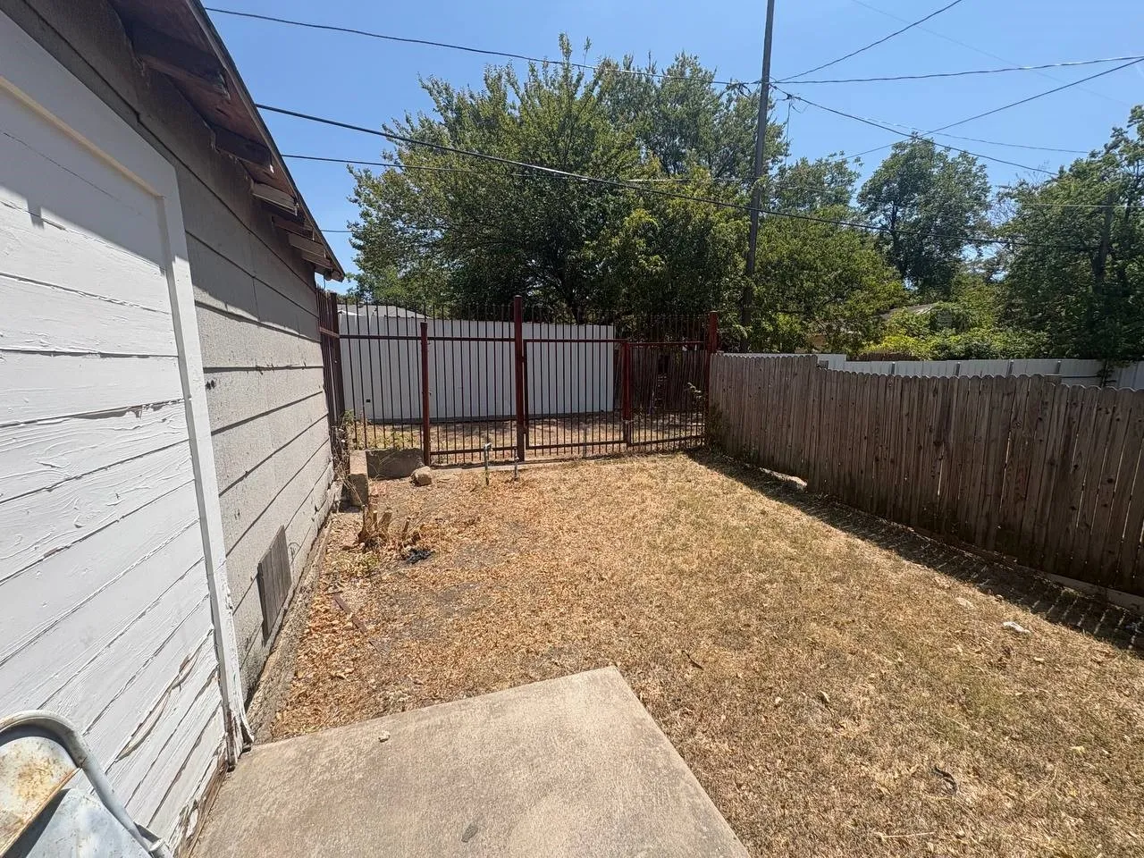 Single Family Residence For Sale in Dallas County , 2514 Michigan Avenue, Dallas, Texas 75216, 3 Bedroom, 2 Bathroom, 3 Garage spaces, 1,073 Sqft, built in 1948, mls#21381591, Real Estate Agent in Dallas, Homes For Sale in Dallas county, Homes For Sale in Dallas, Realtor in Dallas Texas, Real Estate Brokerage Independent Realty Texas, Luminita Cordes Realtor