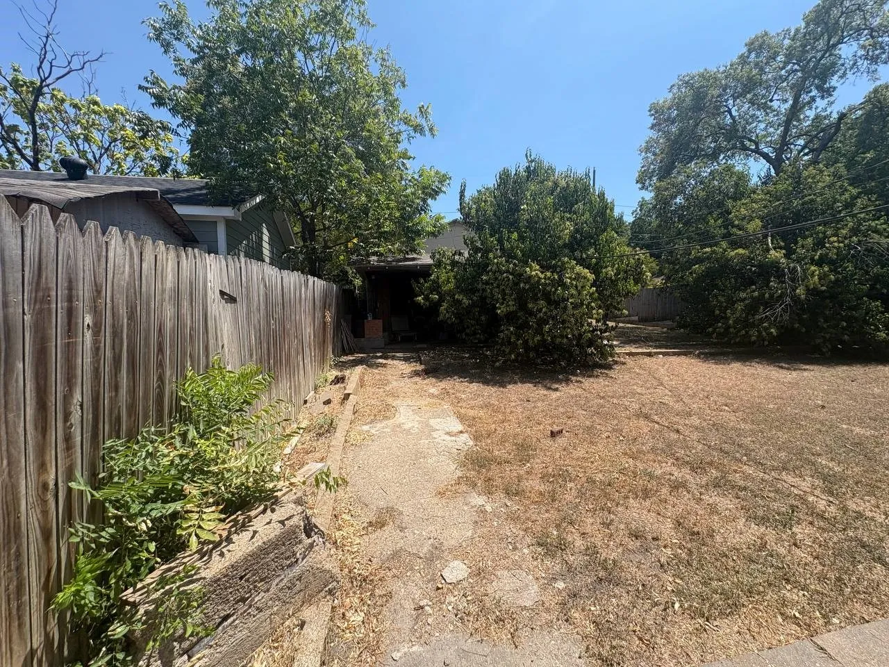 Single Family Residence For Sale in Dallas County , 2514 Michigan Avenue, Dallas, Texas 75216, 3 Bedroom, 2 Bathroom, 3 Garage spaces, 1,073 Sqft, built in 1948, mls#21381591, Real Estate Agent in Dallas, Homes For Sale in Dallas county, Homes For Sale in Dallas, Realtor in Dallas Texas, Real Estate Brokerage Independent Realty Texas, Luminita Cordes Realtor