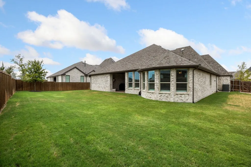 Single Family Residence For Sale in Collin County , 120 Miramar Drive, Prosper, Texas 75078, 4 Bedroom, 4 Bathroom, 2 Garage spaces, 3,419 Sqft, built in 2022, mls#21368346, Real Estate Agent in Prosper, Homes For Sale in Collin county, Homes For Sale in Prosper, Realtor in Prosper Texas, Real Estate Brokerage Independent Realty Texas, Luminita Cordes Realtor