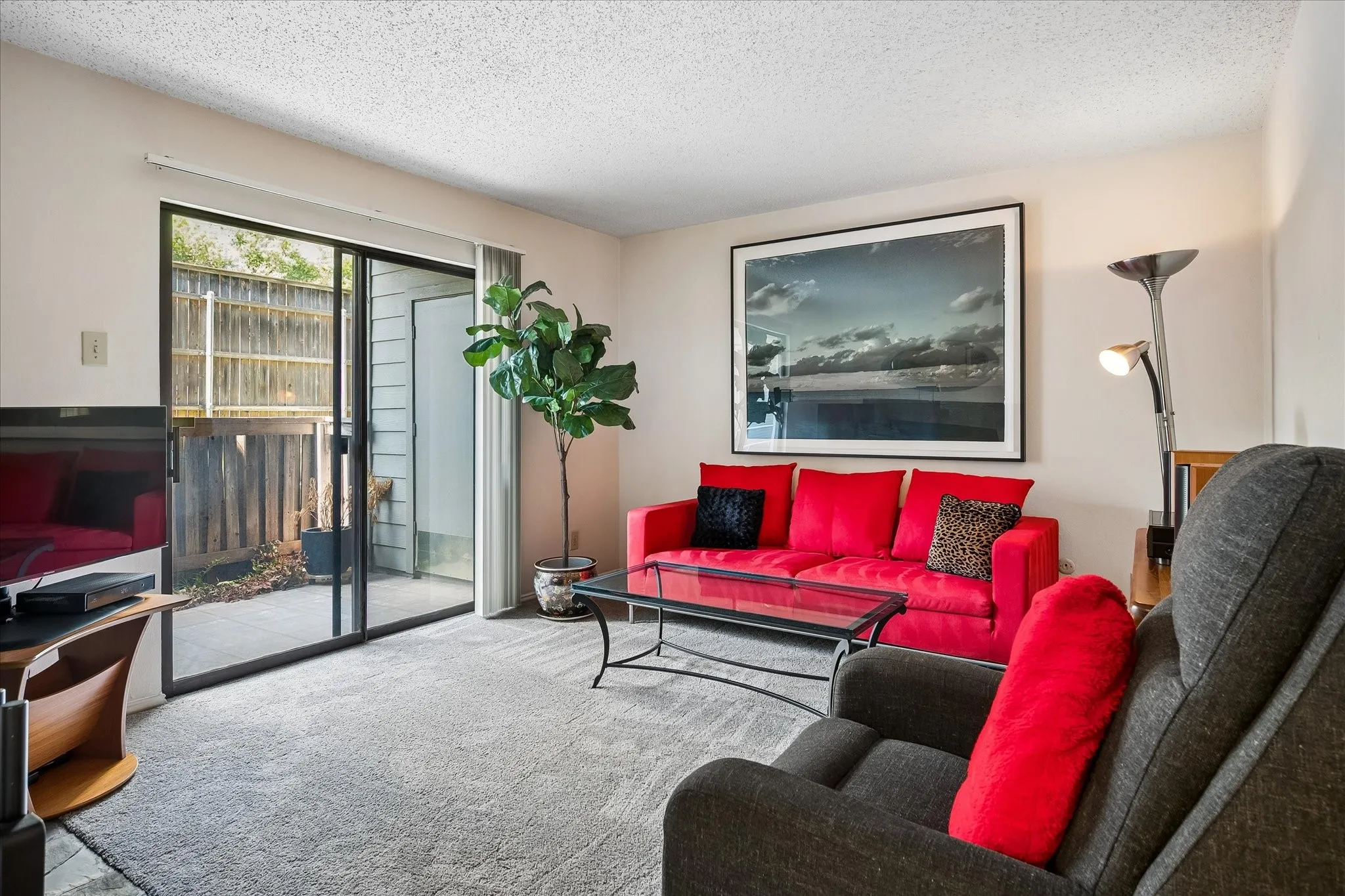 Condominium For Sale in Dallas County , 5335 Bent Tree Forest Drive 121, Dallas, Texas 75248, 1 Bedroom, 1 Bathroom, Garage spaces, 678 Sqft, built in 1981, mls#21380662, Real Estate Agent in Dallas, Homes For Sale in Dallas county, Homes For Sale in Dallas, Realtor in Dallas Texas, Real Estate Brokerage Independent Realty Texas, Luminita Cordes Realtor