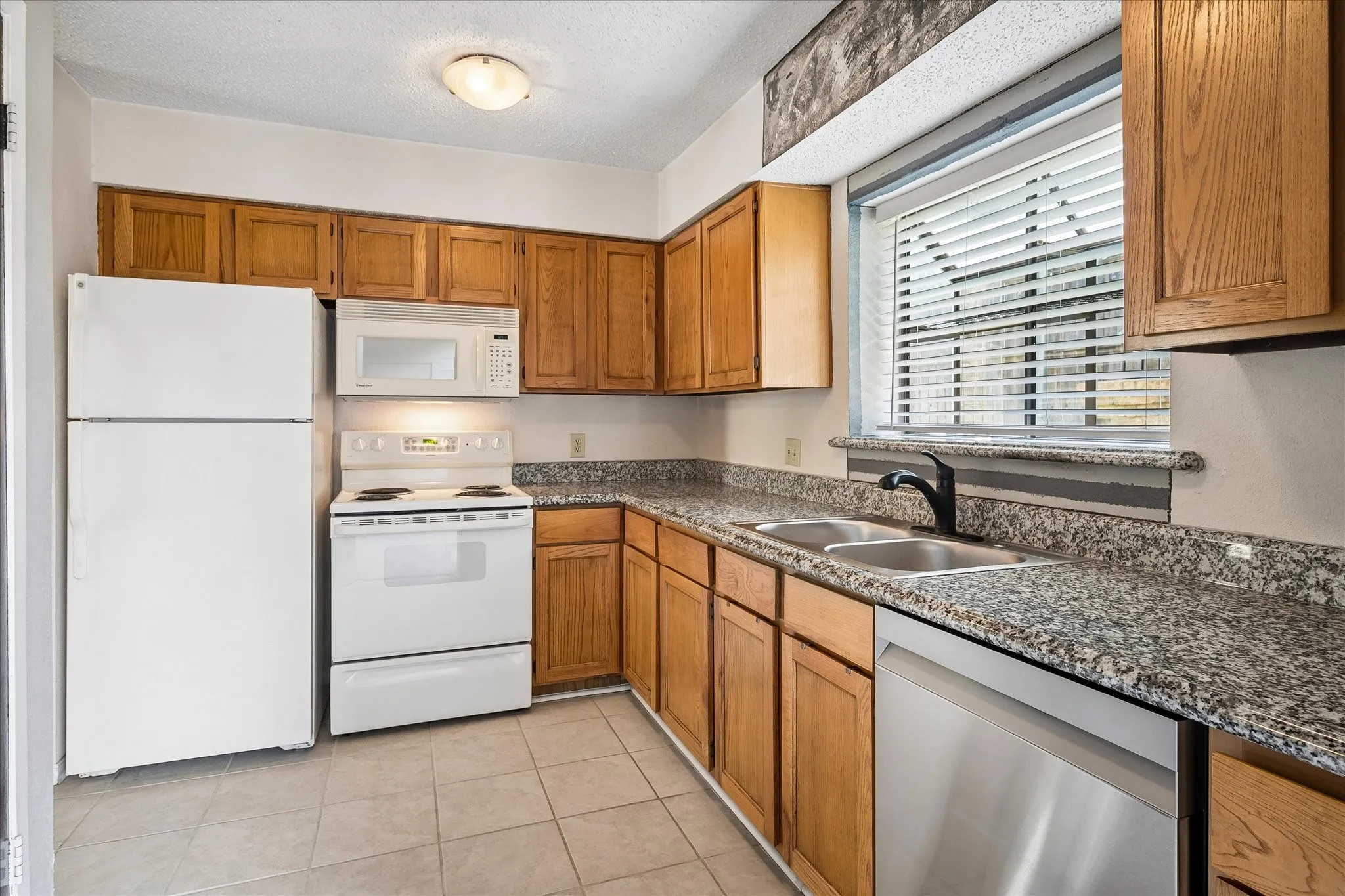 Condominium For Sale in Dallas County , 5335 Bent Tree Forest Drive 121, Dallas, Texas 75248, 1 Bedroom, 1 Bathroom, Garage spaces, 678 Sqft, built in 1981, mls#21380662, Real Estate Agent in Dallas, Homes For Sale in Dallas county, Homes For Sale in Dallas, Realtor in Dallas Texas, Real Estate Brokerage Independent Realty Texas, Luminita Cordes Realtor