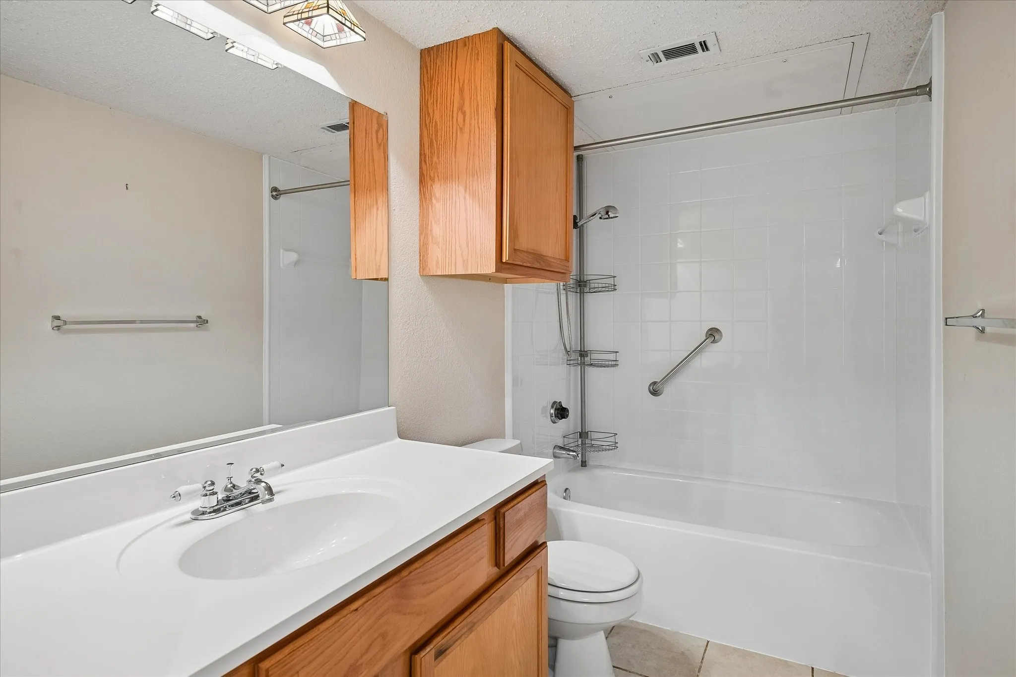 Condominium For Sale in Dallas County , 5335 Bent Tree Forest Drive 121, Dallas, Texas 75248, 1 Bedroom, 1 Bathroom, Garage spaces, 678 Sqft, built in 1981, mls#21380662, Real Estate Agent in Dallas, Homes For Sale in Dallas county, Homes For Sale in Dallas, Realtor in Dallas Texas, Real Estate Brokerage Independent Realty Texas, Luminita Cordes Realtor