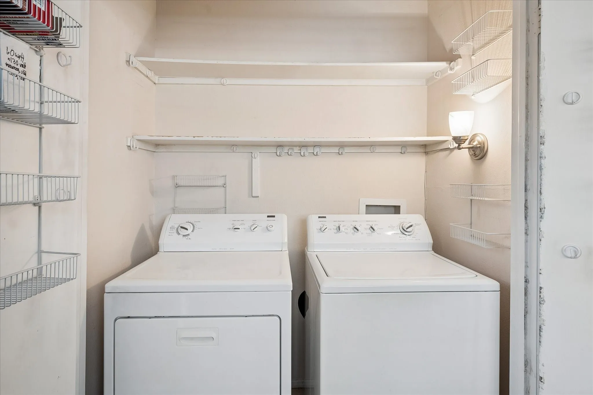 Condominium For Sale in Dallas County , 5335 Bent Tree Forest Drive 121, Dallas, Texas 75248, 1 Bedroom, 1 Bathroom, Garage spaces, 678 Sqft, built in 1981, mls#21380662, Real Estate Agent in Dallas, Homes For Sale in Dallas county, Homes For Sale in Dallas, Realtor in Dallas Texas, Real Estate Brokerage Independent Realty Texas, Luminita Cordes Realtor