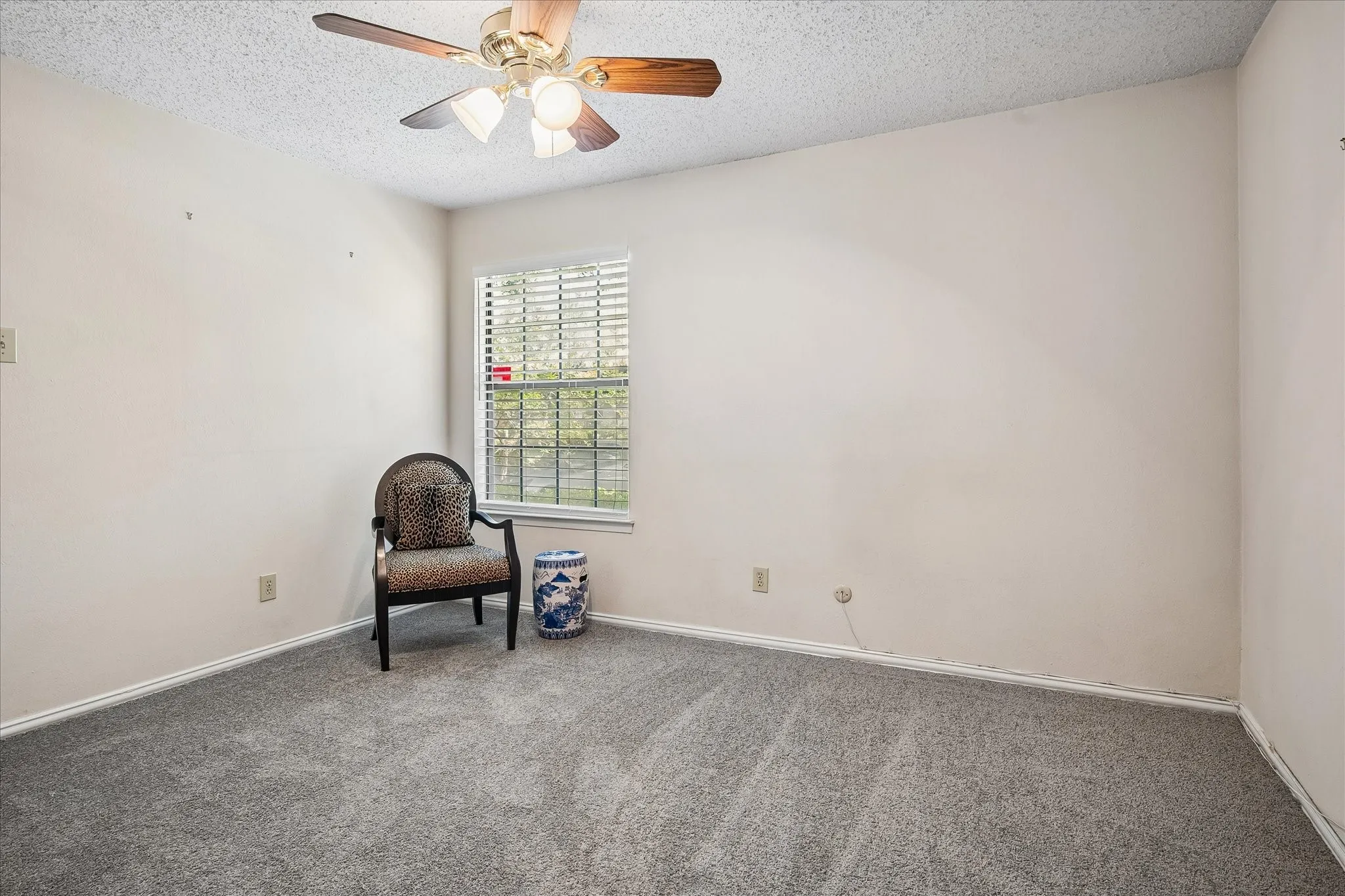 Condominium For Sale in Dallas County , 5335 Bent Tree Forest Drive 121, Dallas, Texas 75248, 1 Bedroom, 1 Bathroom, Garage spaces, 678 Sqft, built in 1981, mls#21380662, Real Estate Agent in Dallas, Homes For Sale in Dallas county, Homes For Sale in Dallas, Realtor in Dallas Texas, Real Estate Brokerage Independent Realty Texas, Luminita Cordes Realtor