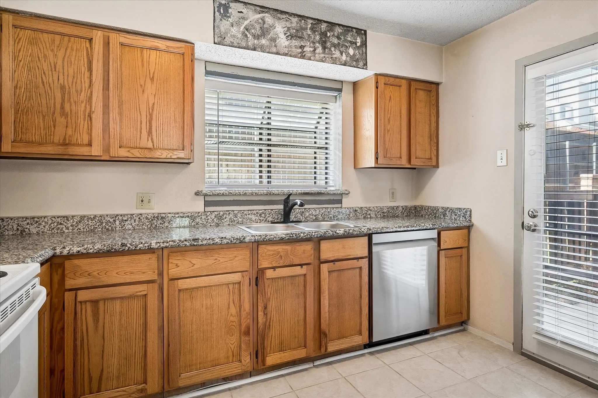 Condominium For Sale in Dallas County , 5335 Bent Tree Forest Drive 121, Dallas, Texas 75248, 1 Bedroom, 1 Bathroom, Garage spaces, 678 Sqft, built in 1981, mls#21380662, Real Estate Agent in Dallas, Homes For Sale in Dallas county, Homes For Sale in Dallas, Realtor in Dallas Texas, Real Estate Brokerage Independent Realty Texas, Luminita Cordes Realtor