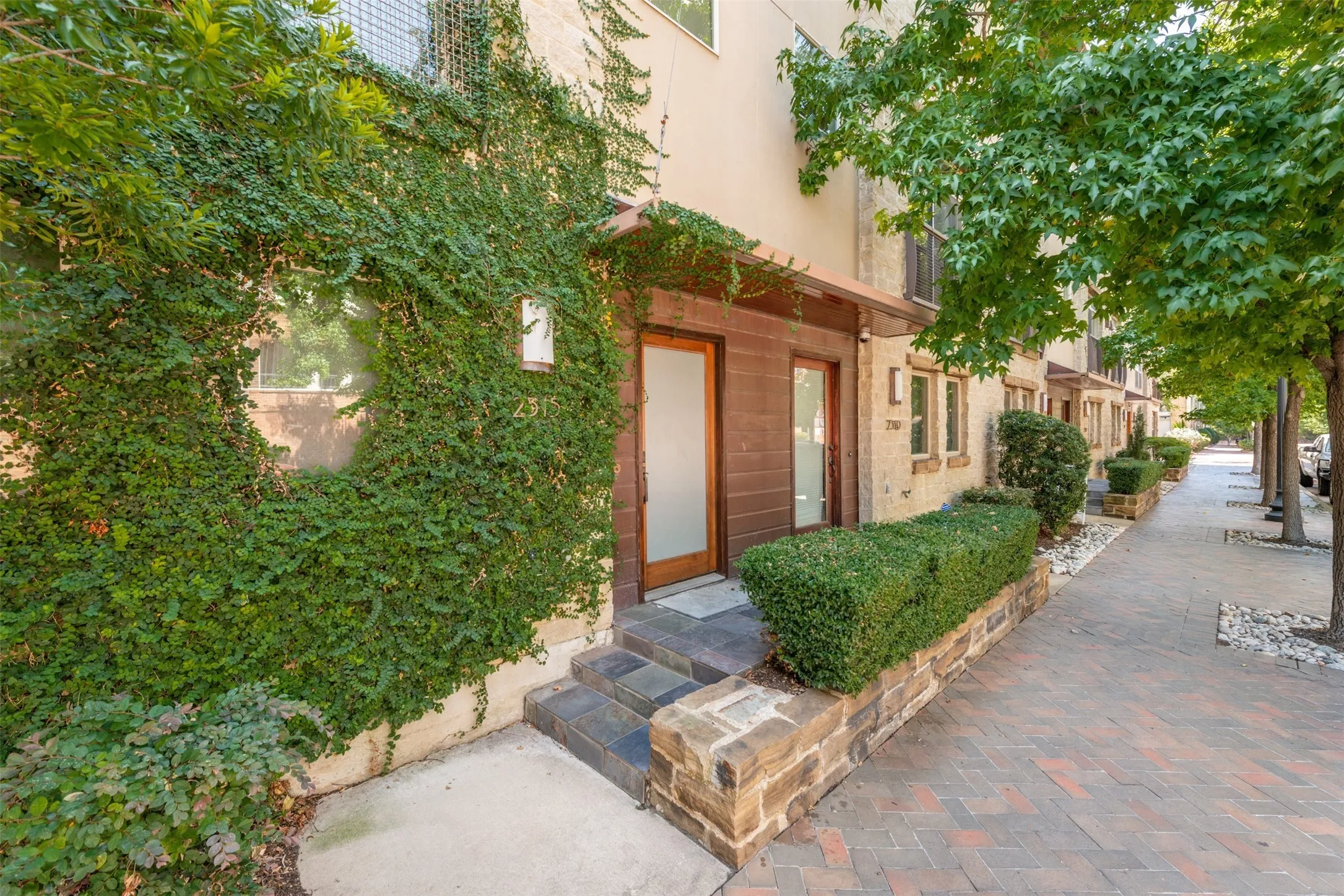 Townhouse For Rent in Dallas County , 2315 Clark Street, Dallas, Texas 75204, 2 Bedroom, 3 Bathroom, 2 Garage spaces, 1,560 Sqft, built in 2004, mls#21381596, Real Estate Agent in Dallas, Homes For Rent in Dallas county, Homes For Rent in Dallas, Realtor in Dallas Texas, Real Estate Brokerage Independent Realty Texas, Luminita Cordes Realtor