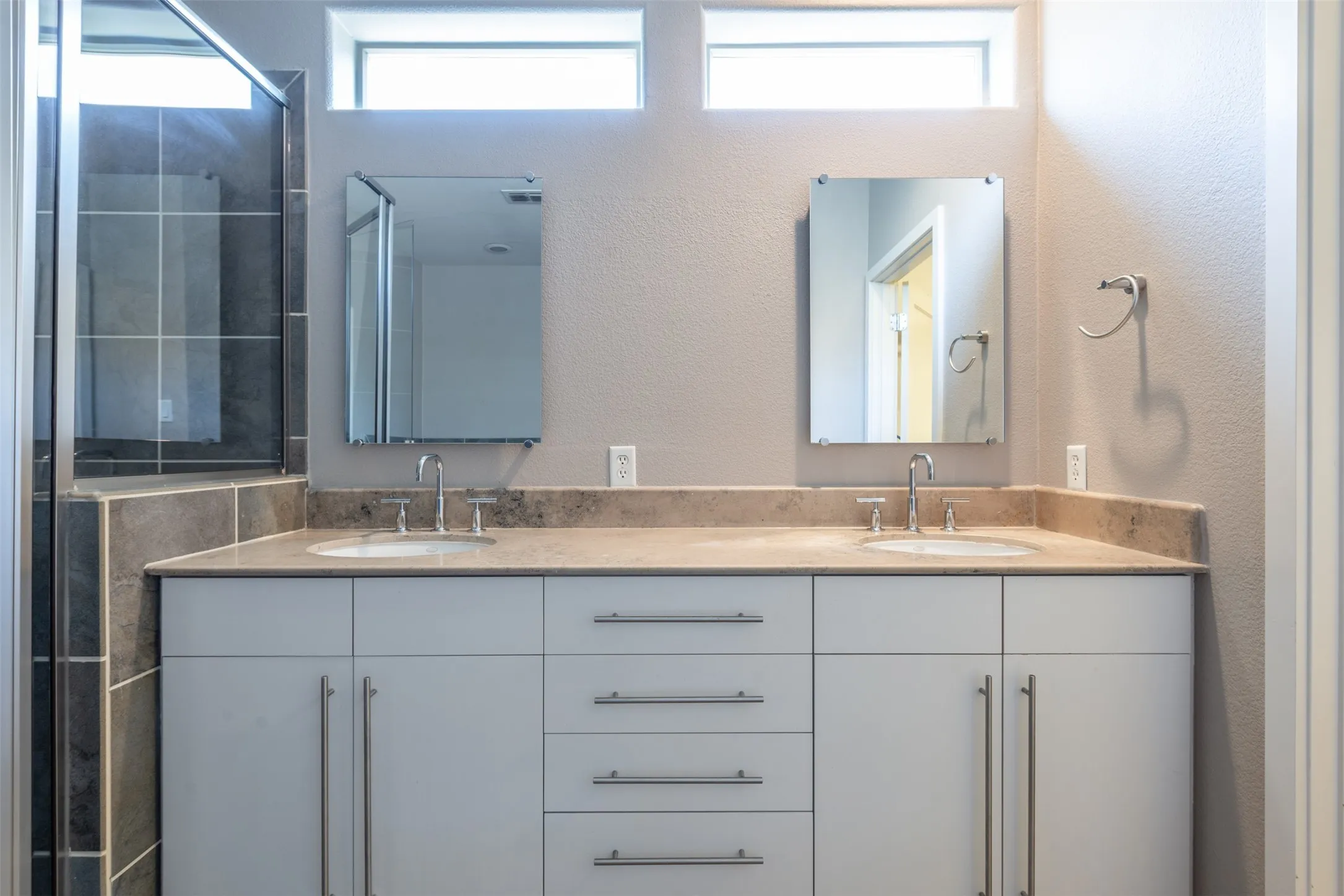 Townhouse For Rent in Dallas County , 2315 Clark Street, Dallas, Texas 75204, 2 Bedroom, 3 Bathroom, 2 Garage spaces, 1,560 Sqft, built in 2004, mls#21381596, Real Estate Agent in Dallas, Homes For Rent in Dallas county, Homes For Rent in Dallas, Realtor in Dallas Texas, Real Estate Brokerage Independent Realty Texas, Luminita Cordes Realtor