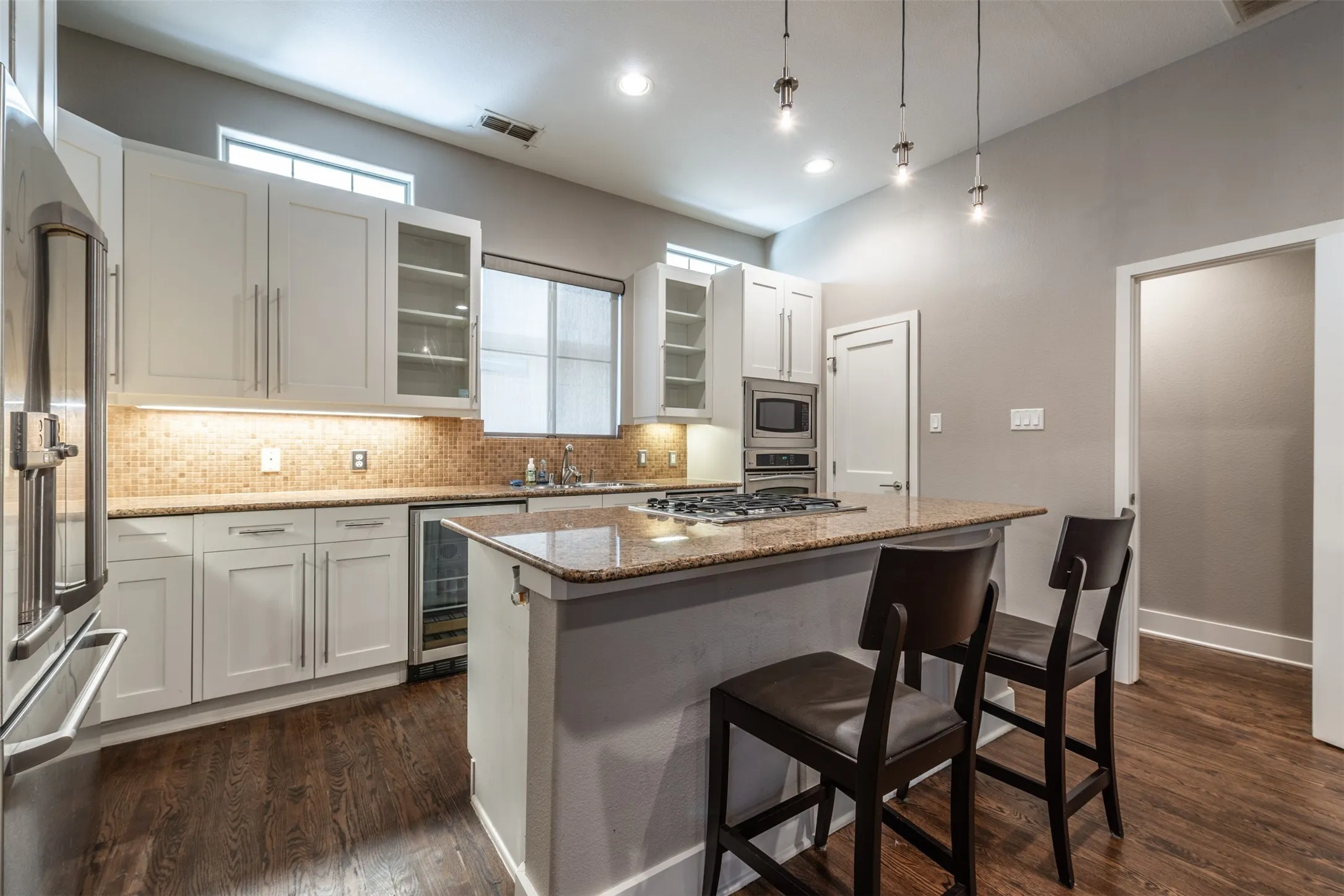 Townhouse For Rent in Dallas County , 2315 Clark Street, Dallas, Texas 75204, 2 Bedroom, 3 Bathroom, 2 Garage spaces, 1,560 Sqft, built in 2004, mls#21381596, Real Estate Agent in Dallas, Homes For Rent in Dallas county, Homes For Rent in Dallas, Realtor in Dallas Texas, Real Estate Brokerage Independent Realty Texas, Luminita Cordes Realtor