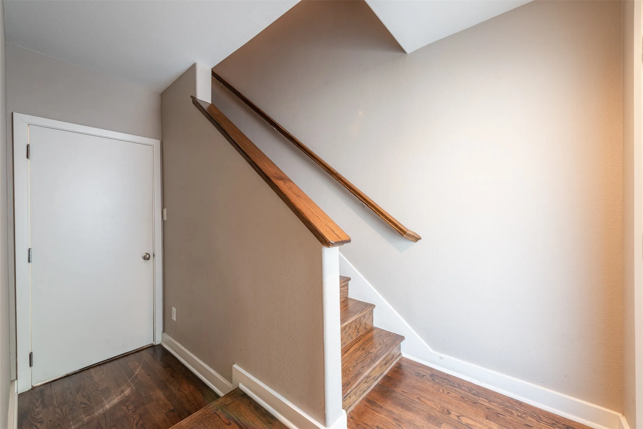 Townhouse For Rent in Dallas County , 2315 Clark Street, Dallas, Texas 75204, 2 Bedroom, 3 Bathroom, 2 Garage spaces, 1,560 Sqft, built in 2004, mls#21381596, Real Estate Agent in Dallas, Homes For Rent in Dallas county, Homes For Rent in Dallas, Realtor in Dallas Texas, Real Estate Brokerage Independent Realty Texas, Luminita Cordes Realtor