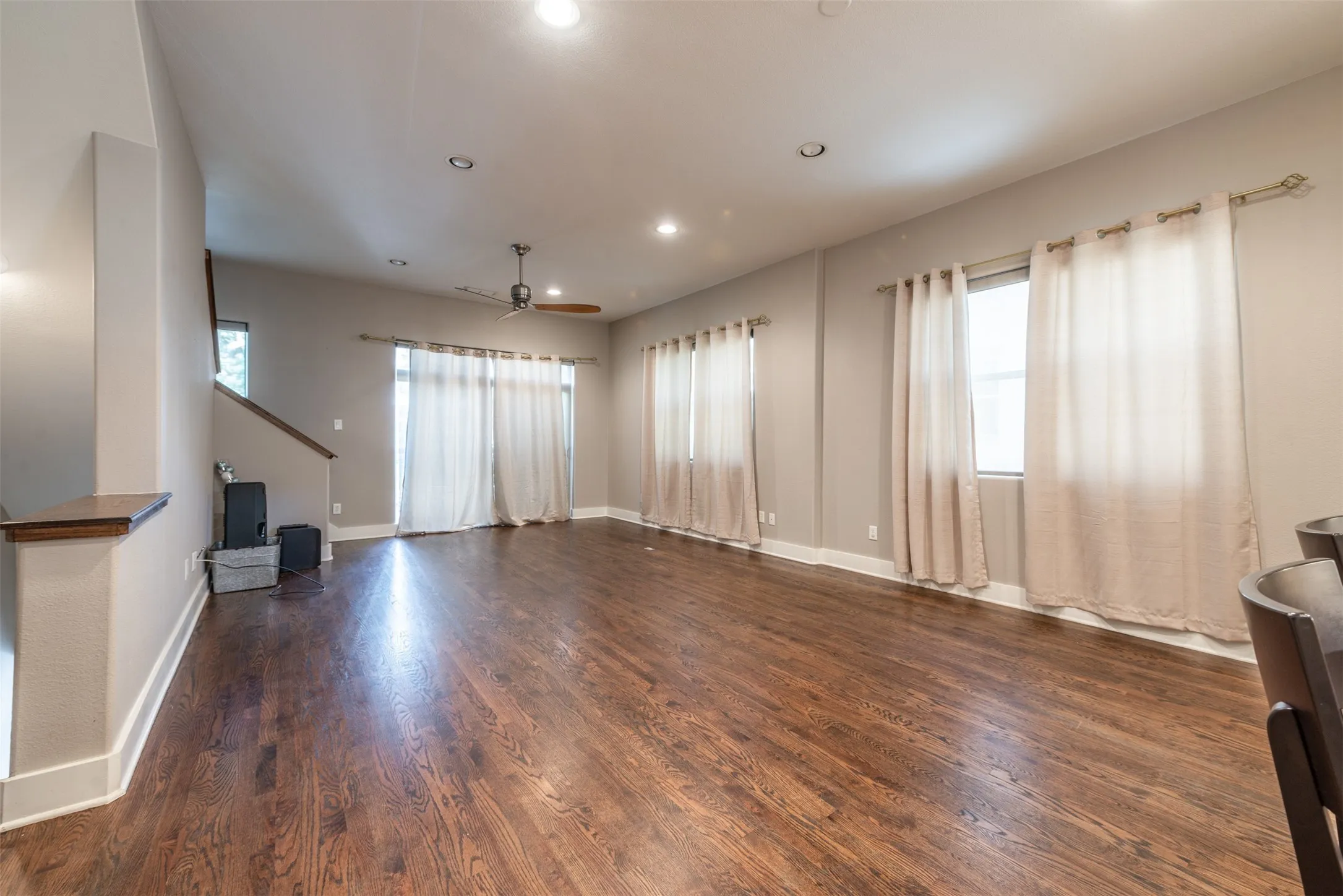 Townhouse For Rent in Dallas County , 2315 Clark Street, Dallas, Texas 75204, 2 Bedroom, 3 Bathroom, 2 Garage spaces, 1,560 Sqft, built in 2004, mls#21381596, Real Estate Agent in Dallas, Homes For Rent in Dallas county, Homes For Rent in Dallas, Realtor in Dallas Texas, Real Estate Brokerage Independent Realty Texas, Luminita Cordes Realtor