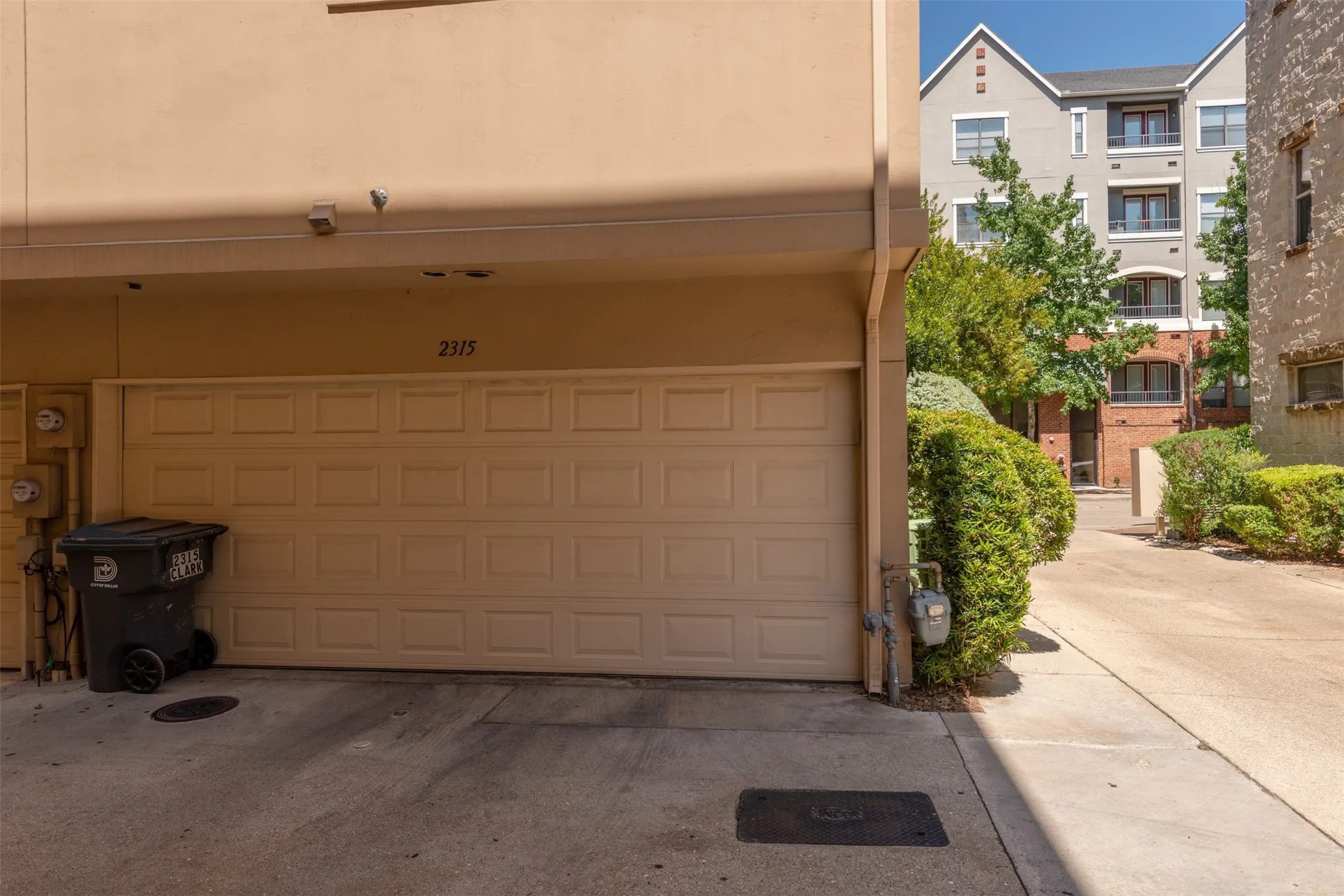 Townhouse For Rent in Dallas County , 2315 Clark Street, Dallas, Texas 75204, 2 Bedroom, 3 Bathroom, 2 Garage spaces, 1,560 Sqft, built in 2004, mls#21381596, Real Estate Agent in Dallas, Homes For Rent in Dallas county, Homes For Rent in Dallas, Realtor in Dallas Texas, Real Estate Brokerage Independent Realty Texas, Luminita Cordes Realtor