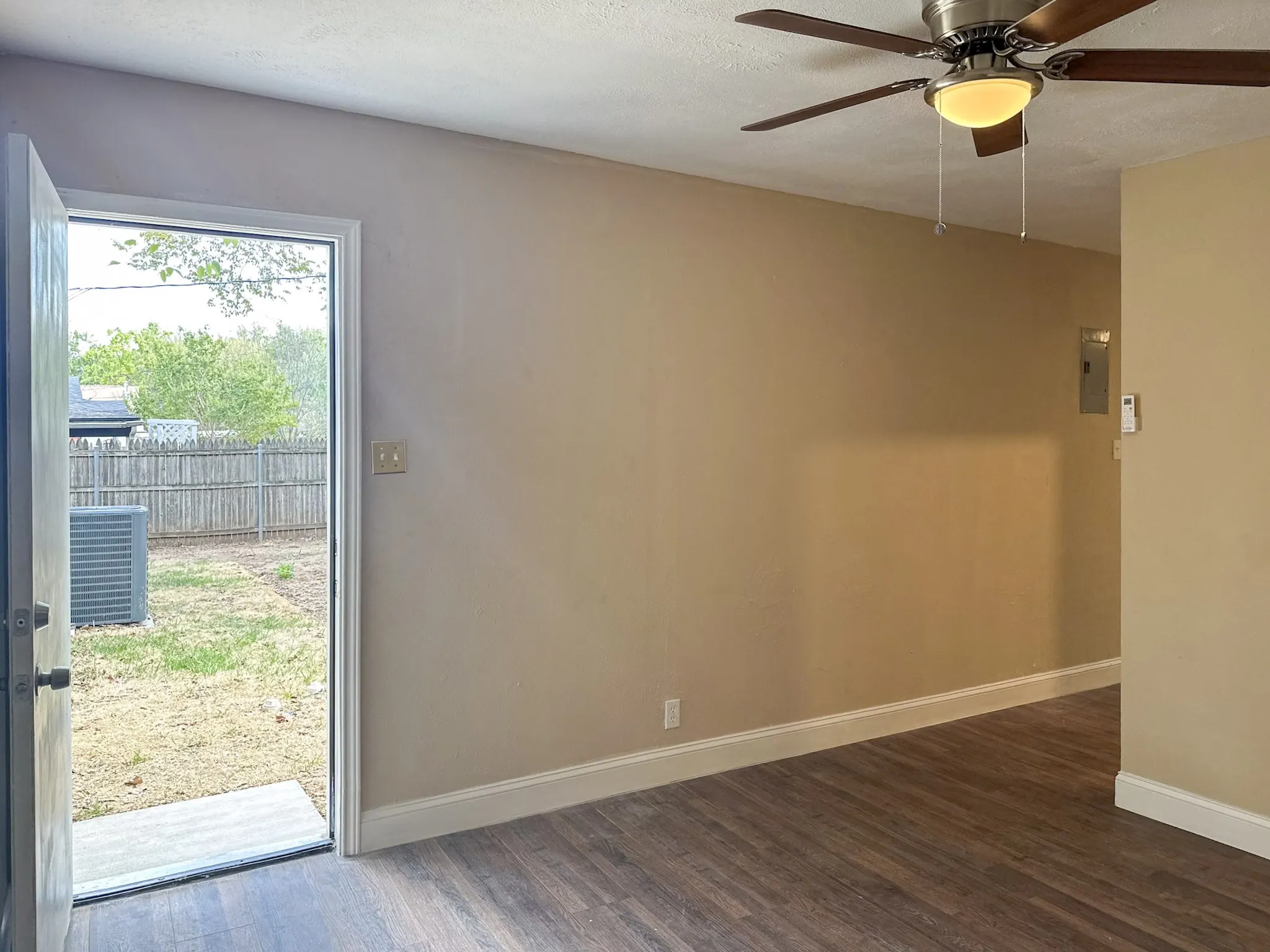 Single Family Residence For Rent in Dallas County , 108 Jenny Kay Lane, Irving, Texas 75060, 4 Bedroom, 3 Bathroom, Garage spaces, 1,566 Sqft, built in 1958, mls#21377225, Real Estate Agent in Irving, Homes For Rent in Dallas county, Homes For Rent in Irving, Realtor in Irving Texas, Real Estate Brokerage Independent Realty Texas, Luminita Cordes Realtor