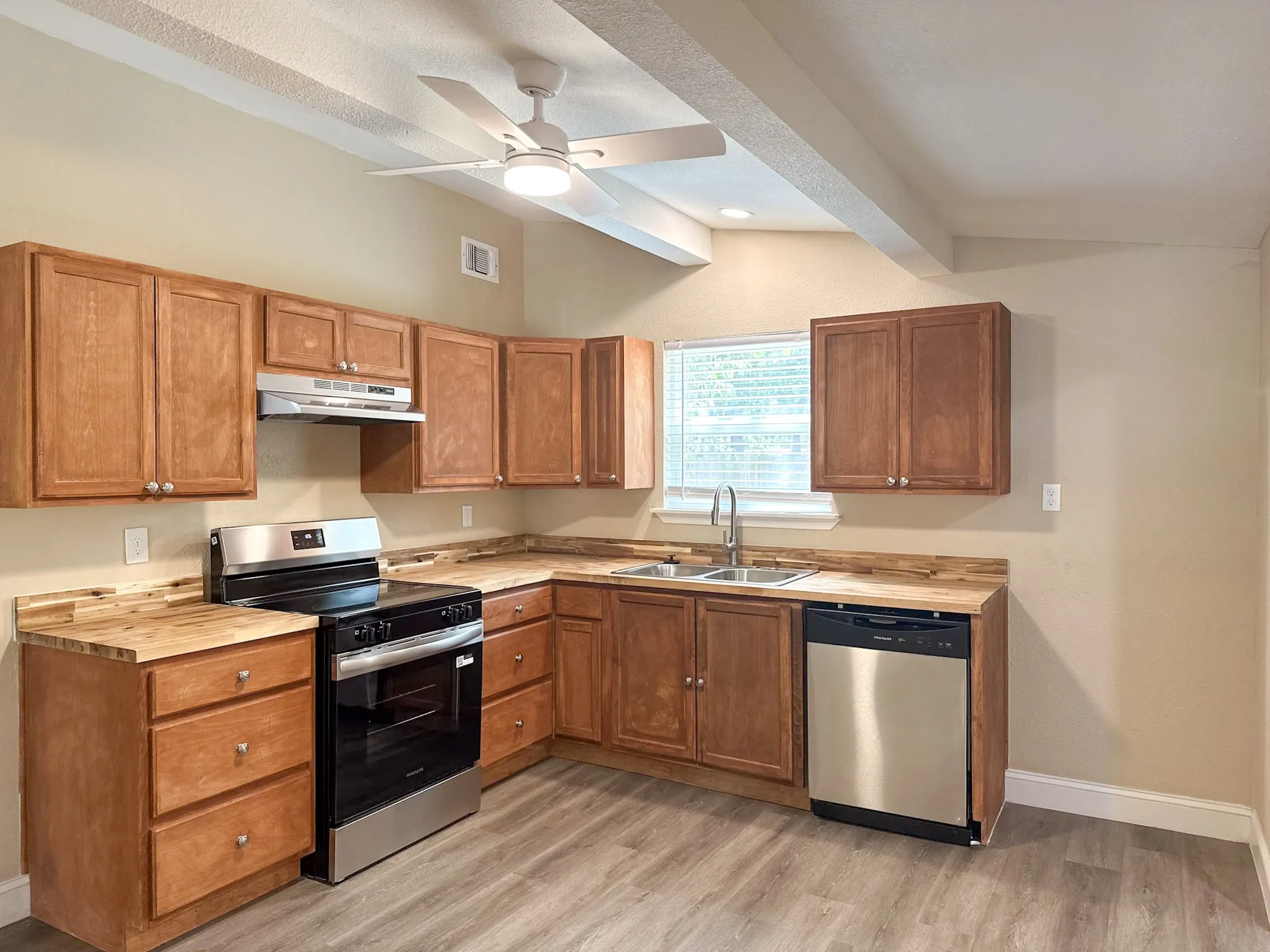 Single Family Residence For Rent in Dallas County , 108 Jenny Kay Lane, Irving, Texas 75060, 4 Bedroom, 3 Bathroom, Garage spaces, 1,566 Sqft, built in 1958, mls#21377225, Real Estate Agent in Irving, Homes For Rent in Dallas county, Homes For Rent in Irving, Realtor in Irving Texas, Real Estate Brokerage Independent Realty Texas, Luminita Cordes Realtor