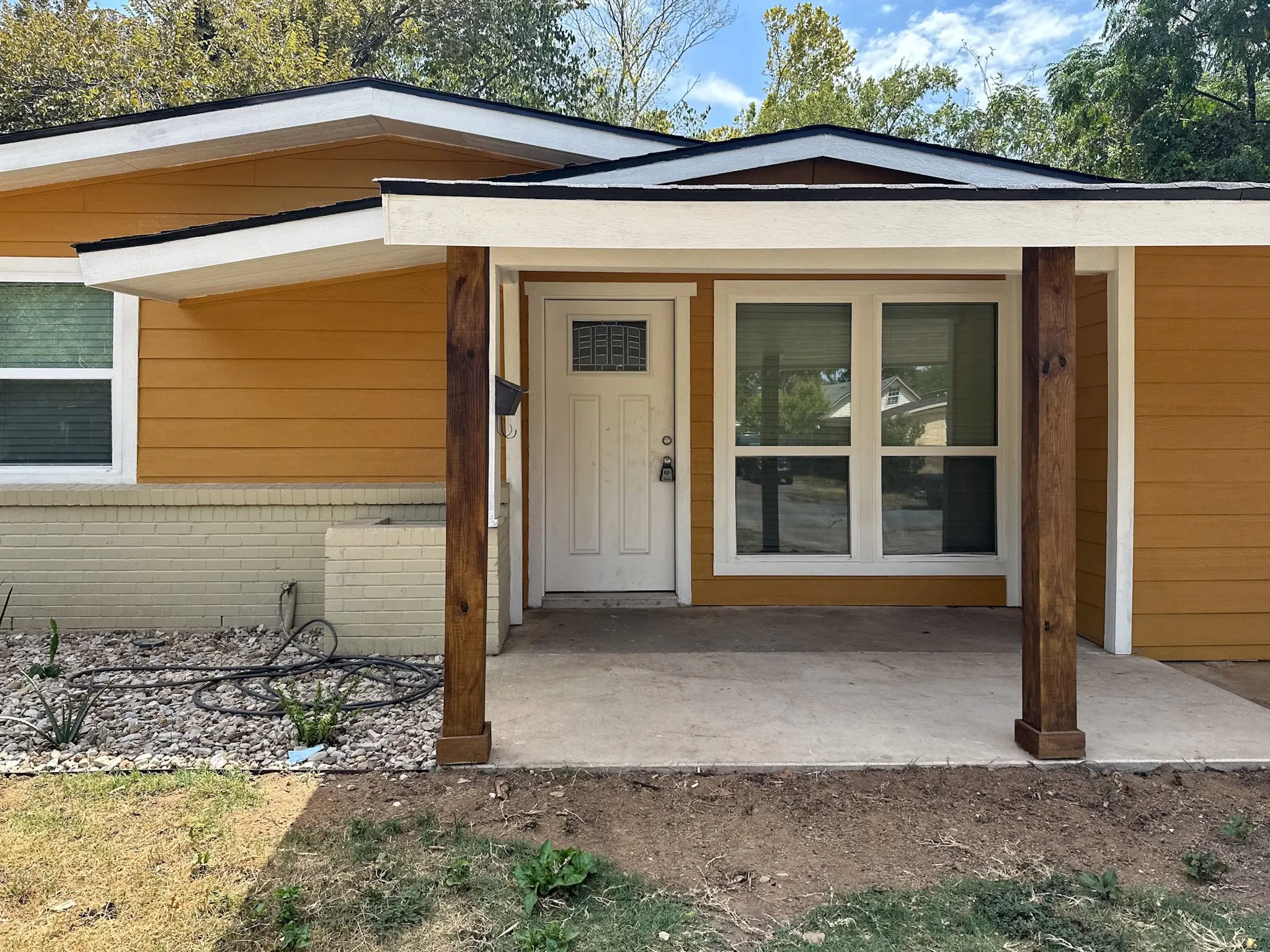 Single Family Residence For Rent in Dallas County , 108 Jenny Kay Lane, Irving, Texas 75060, 4 Bedroom, 3 Bathroom, Garage spaces, 1,566 Sqft, built in 1958, mls#21377225, Real Estate Agent in Irving, Homes For Rent in Dallas county, Homes For Rent in Irving, Realtor in Irving Texas, Real Estate Brokerage Independent Realty Texas, Luminita Cordes Realtor