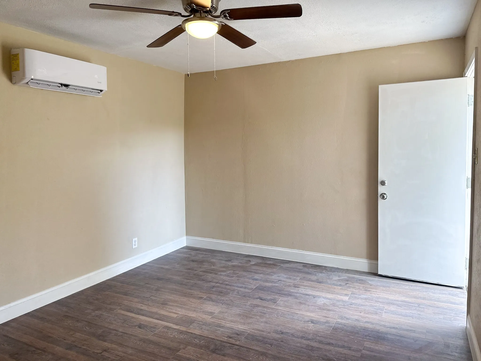 Single Family Residence For Rent in Dallas County , 108 Jenny Kay Lane, Irving, Texas 75060, 4 Bedroom, 3 Bathroom, Garage spaces, 1,566 Sqft, built in 1958, mls#21377225, Real Estate Agent in Irving, Homes For Rent in Dallas county, Homes For Rent in Irving, Realtor in Irving Texas, Real Estate Brokerage Independent Realty Texas, Luminita Cordes Realtor