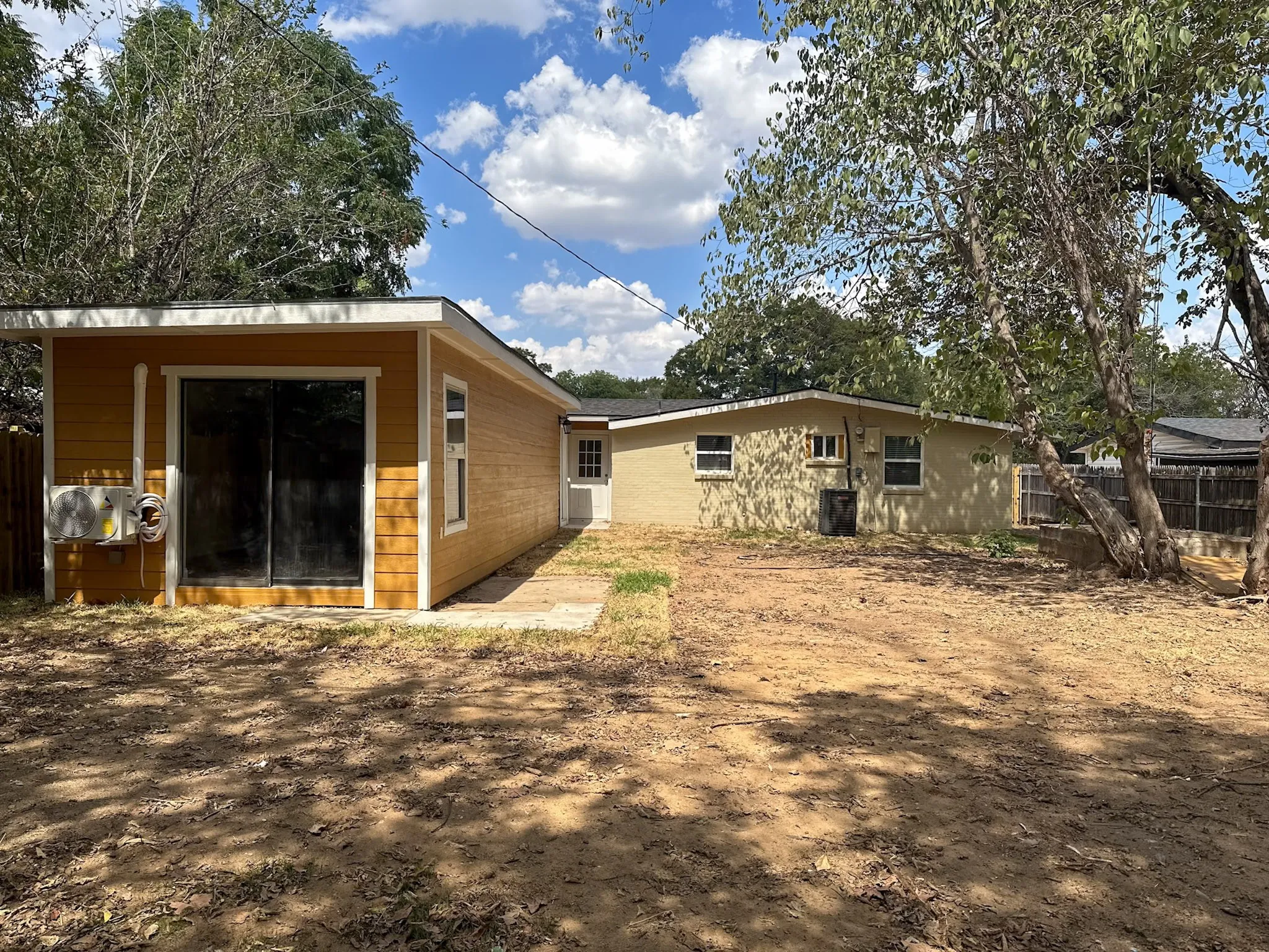 Single Family Residence For Rent in Dallas County , 108 Jenny Kay Lane, Irving, Texas 75060, 4 Bedroom, 3 Bathroom, Garage spaces, 1,566 Sqft, built in 1958, mls#21377225, Real Estate Agent in Irving, Homes For Rent in Dallas county, Homes For Rent in Irving, Realtor in Irving Texas, Real Estate Brokerage Independent Realty Texas, Luminita Cordes Realtor