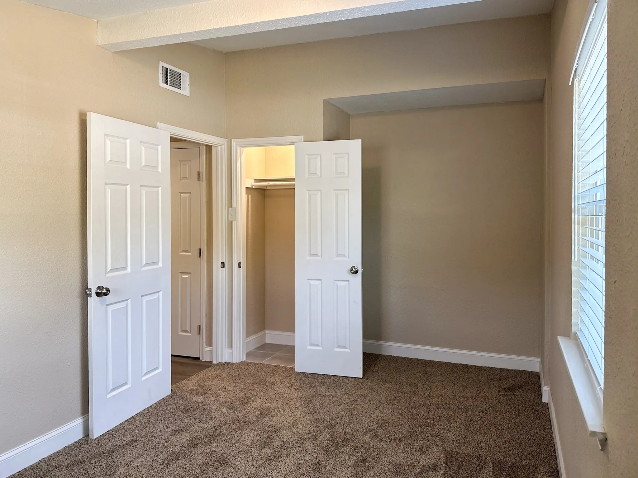 Single Family Residence For Rent in Dallas County , 108 Jenny Kay Lane, Irving, Texas 75060, 4 Bedroom, 3 Bathroom, Garage spaces, 1,566 Sqft, built in 1958, mls#21377225, Real Estate Agent in Irving, Homes For Rent in Dallas county, Homes For Rent in Irving, Realtor in Irving Texas, Real Estate Brokerage Independent Realty Texas, Luminita Cordes Realtor
