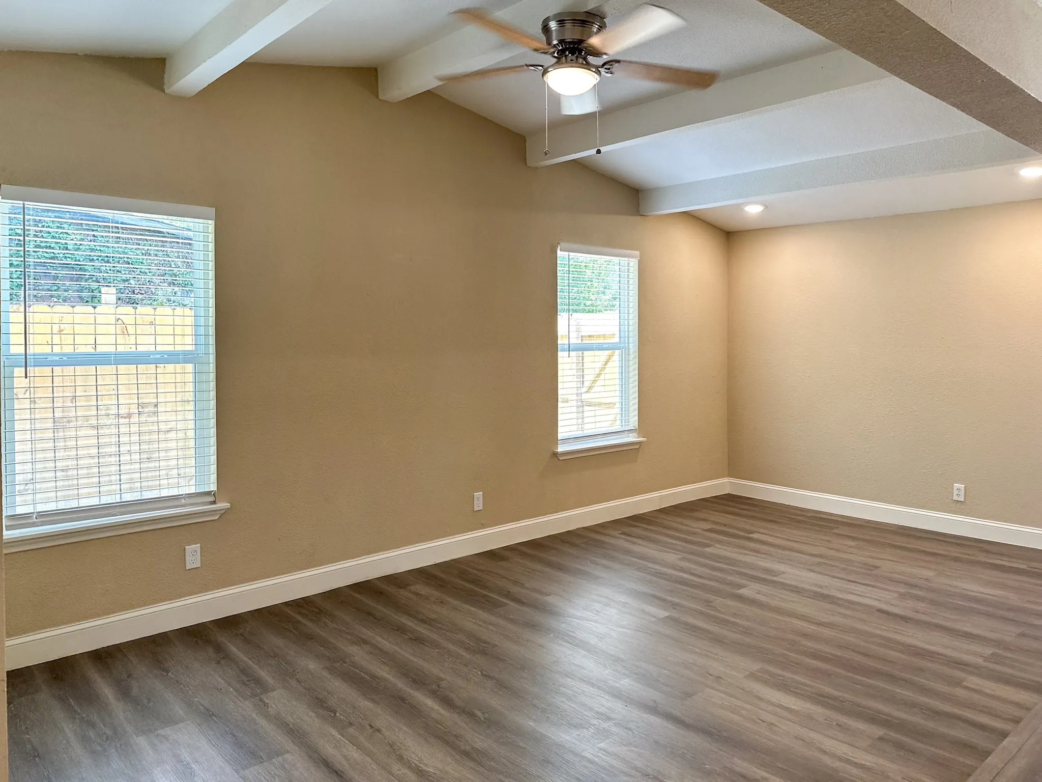 Single Family Residence For Rent in Dallas County , 108 Jenny Kay Lane, Irving, Texas 75060, 4 Bedroom, 3 Bathroom, Garage spaces, 1,566 Sqft, built in 1958, mls#21377225, Real Estate Agent in Irving, Homes For Rent in Dallas county, Homes For Rent in Irving, Realtor in Irving Texas, Real Estate Brokerage Independent Realty Texas, Luminita Cordes Realtor