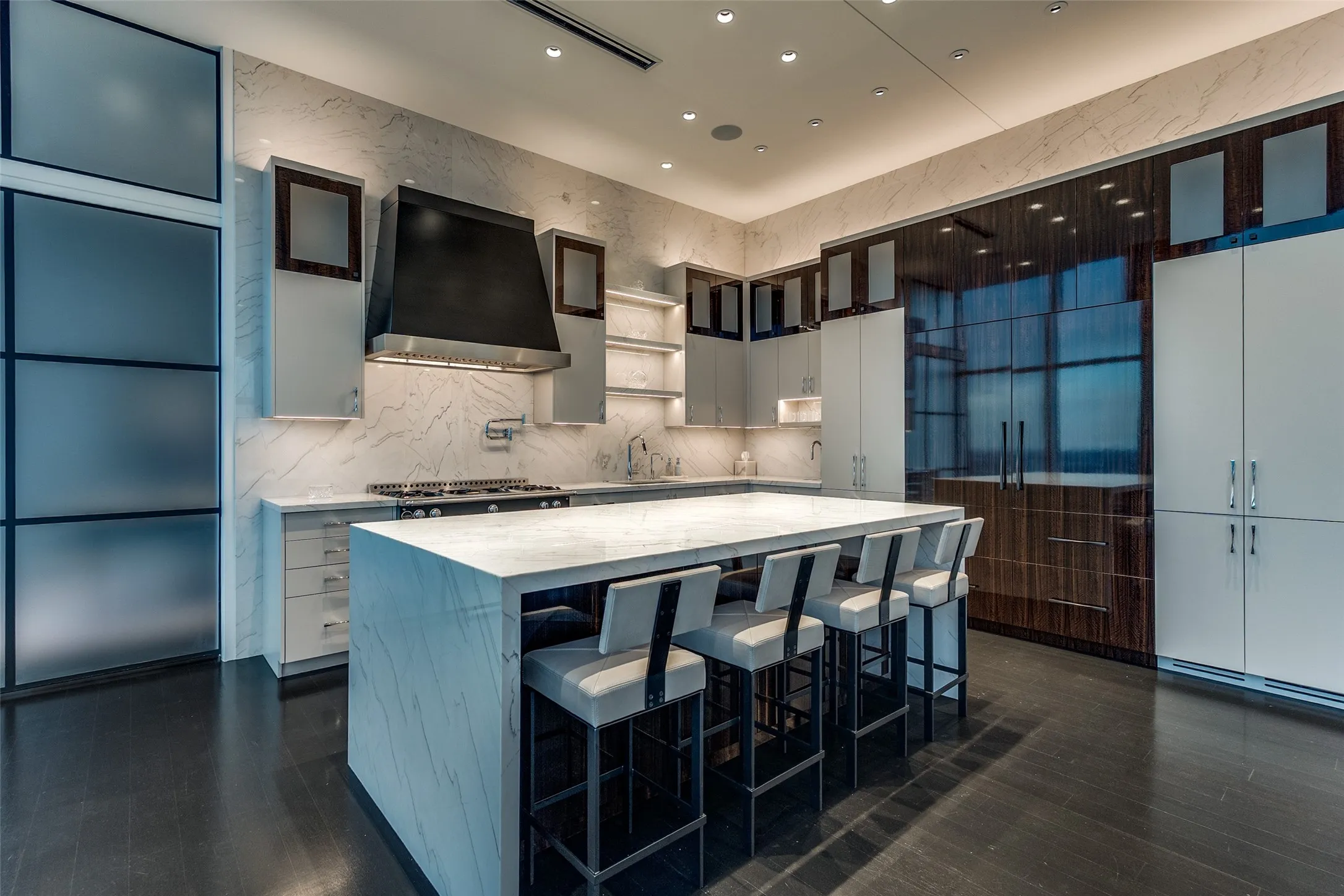 Condominium For Sale in Dallas County , 1918 Olive Street 4202, Dallas, Texas 75201, 2 Bedroom, 4 Bathroom, 3 Garage spaces, 4,678 Sqft, built in 2020, mls#21381065, Real Estate Agent in Dallas, Homes For Sale in Dallas county, Homes For Sale in Dallas, Realtor in Dallas Texas, Real Estate Brokerage Independent Realty Texas, Luminita Cordes Realtor