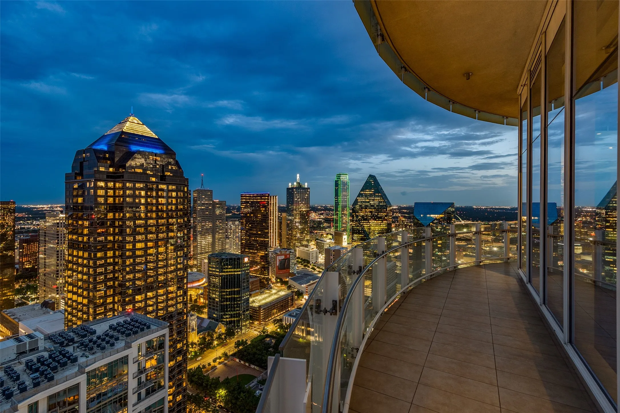Condominium For Sale in Dallas County , 1918 Olive Street 4202, Dallas, Texas 75201, 2 Bedroom, 4 Bathroom, 3 Garage spaces, 4,678 Sqft, built in 2020, mls#21381065, Real Estate Agent in Dallas, Homes For Sale in Dallas county, Homes For Sale in Dallas, Realtor in Dallas Texas, Real Estate Brokerage Independent Realty Texas, Luminita Cordes Realtor