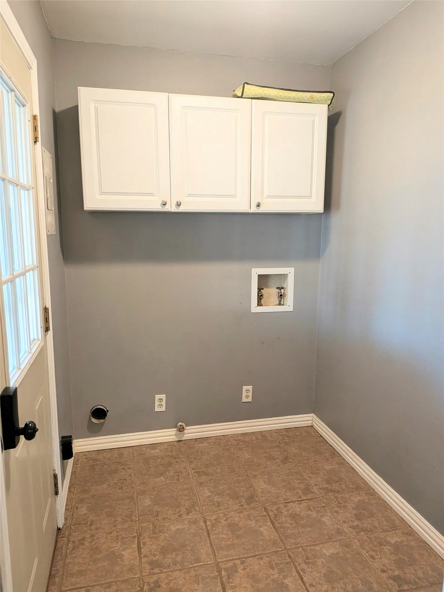Single Family Residence For Sale in Young County , 1316 S Galloway Drive, Olney, Texas 76374, 4 Bedroom, 2 Bathroom, Garage spaces, 1,580 Sqft, built in 1975, mls#21376515, Real Estate Agent in Olney, Homes For Sale in Young county, Homes For Sale in Olney, Realtor in Olney Texas, Real Estate Brokerage Independent Realty Texas, Luminita Cordes Realtor