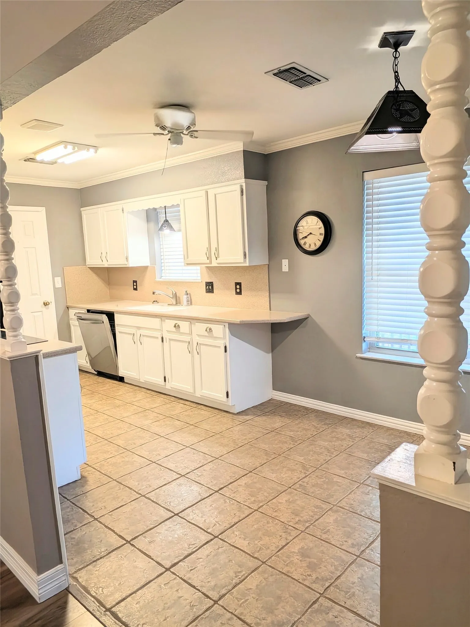 Single Family Residence For Sale in Young County , 1316 S Galloway Drive, Olney, Texas 76374, 4 Bedroom, 2 Bathroom, Garage spaces, 1,580 Sqft, built in 1975, mls#21376515, Real Estate Agent in Olney, Homes For Sale in Young county, Homes For Sale in Olney, Realtor in Olney Texas, Real Estate Brokerage Independent Realty Texas, Luminita Cordes Realtor