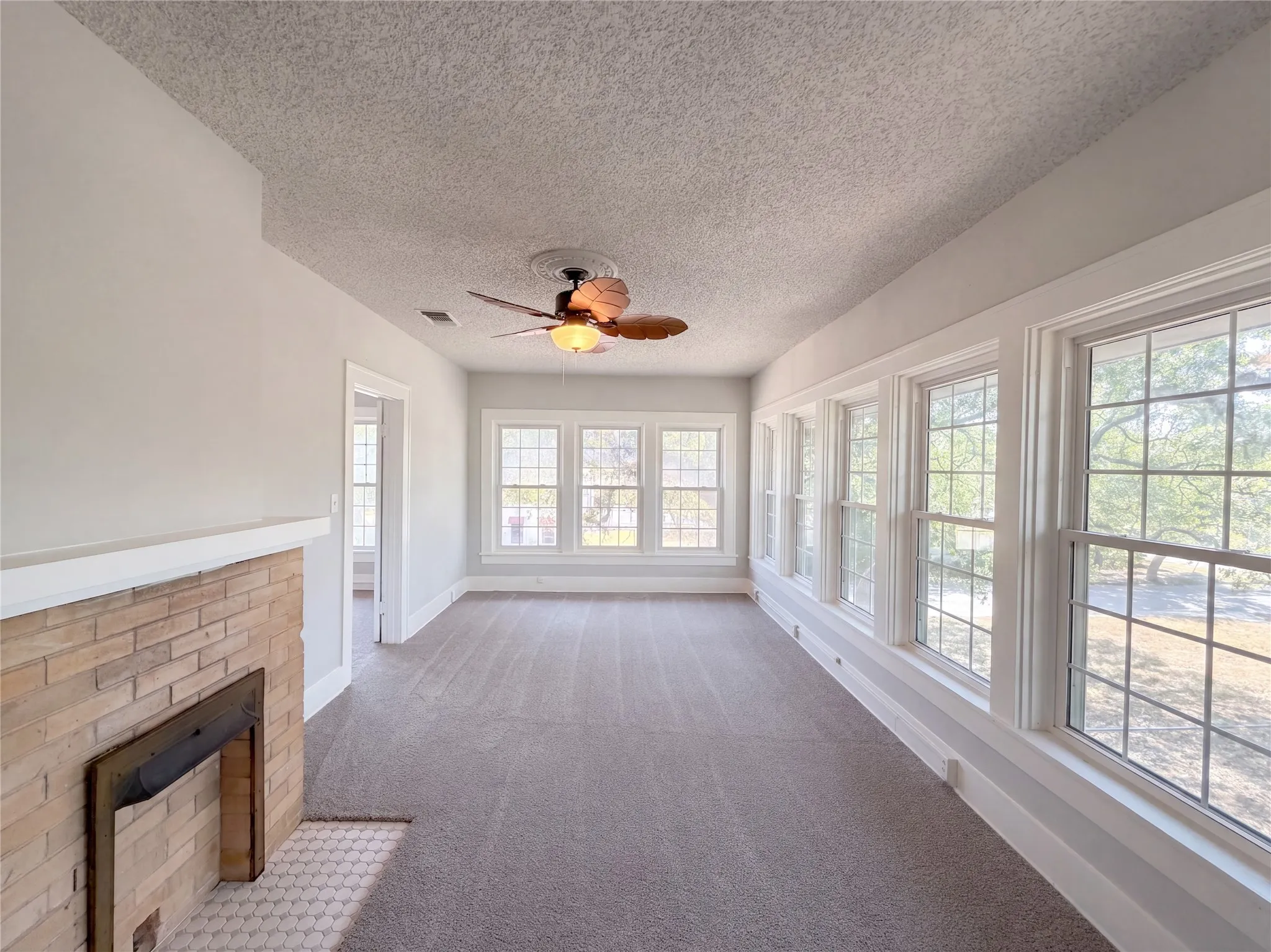 Single Family Residence For Sale in Palo Pinto County , 615 NW 5th Avenue, Mineral Wells, Texas 76067, 4 Bedroom, 4 Bathroom, 2 Garage spaces, 3,480 Sqft, built in 1921, mls#21378715, Real Estate Agent in Mineral Wells, Homes For Sale in Palo Pinto county, Homes For Sale in Mineral Wells, Realtor in Mineral Wells Texas, Real Estate Brokerage Independent Realty Texas, Luminita Cordes Realtor