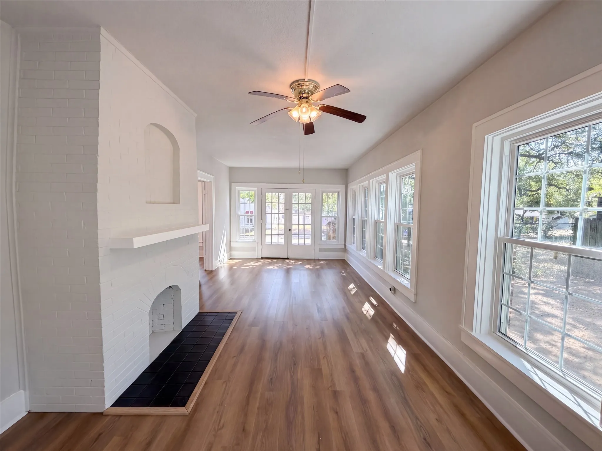 Single Family Residence For Sale in Palo Pinto County , 615 NW 5th Avenue, Mineral Wells, Texas 76067, 4 Bedroom, 4 Bathroom, 2 Garage spaces, 3,480 Sqft, built in 1921, mls#21378715, Real Estate Agent in Mineral Wells, Homes For Sale in Palo Pinto county, Homes For Sale in Mineral Wells, Realtor in Mineral Wells Texas, Real Estate Brokerage Independent Realty Texas, Luminita Cordes Realtor