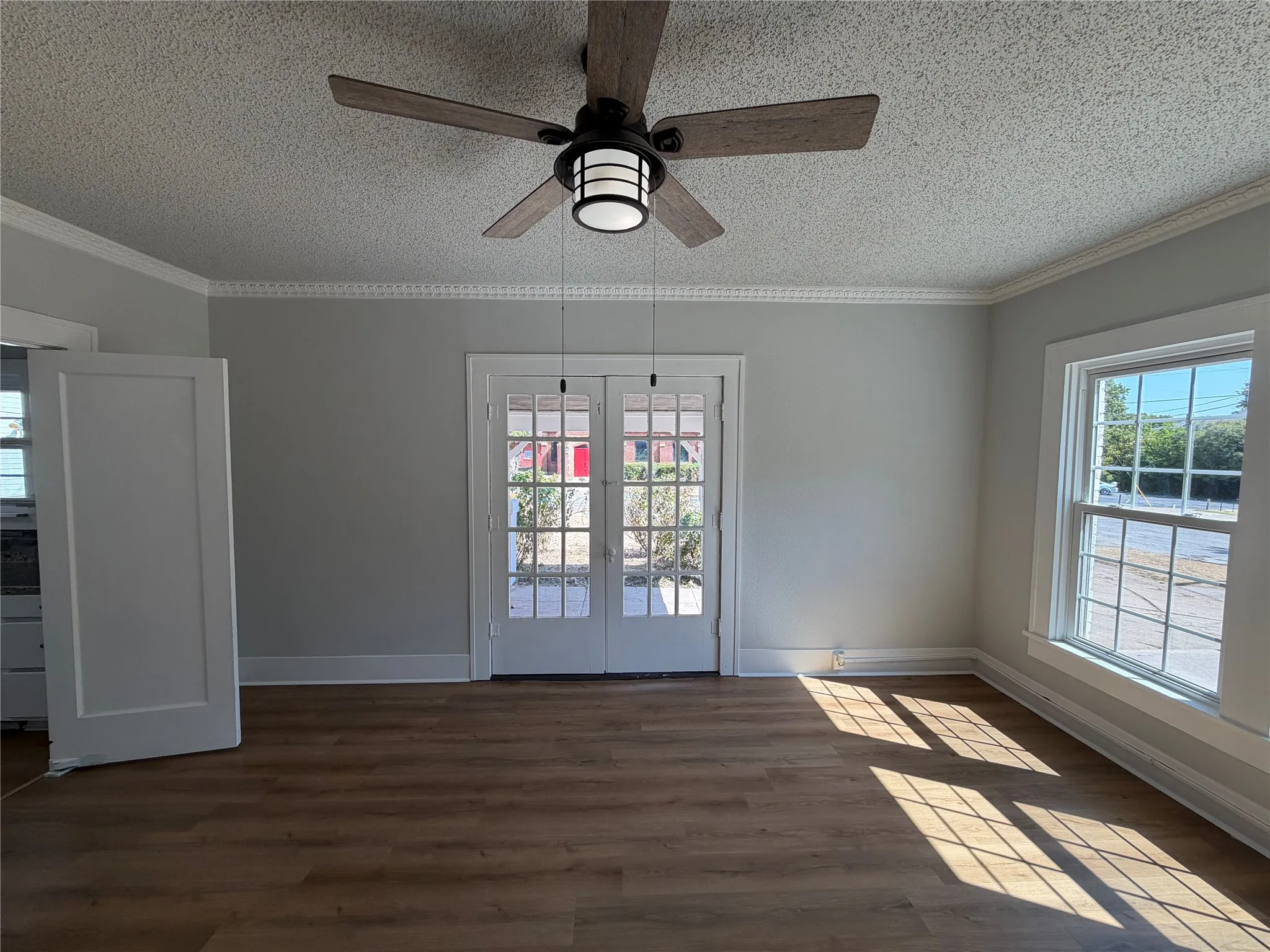 Single Family Residence For Sale in Palo Pinto County , 615 NW 5th Avenue, Mineral Wells, Texas 76067, 4 Bedroom, 4 Bathroom, 2 Garage spaces, 3,480 Sqft, built in 1921, mls#21378715, Real Estate Agent in Mineral Wells, Homes For Sale in Palo Pinto county, Homes For Sale in Mineral Wells, Realtor in Mineral Wells Texas, Real Estate Brokerage Independent Realty Texas, Luminita Cordes Realtor