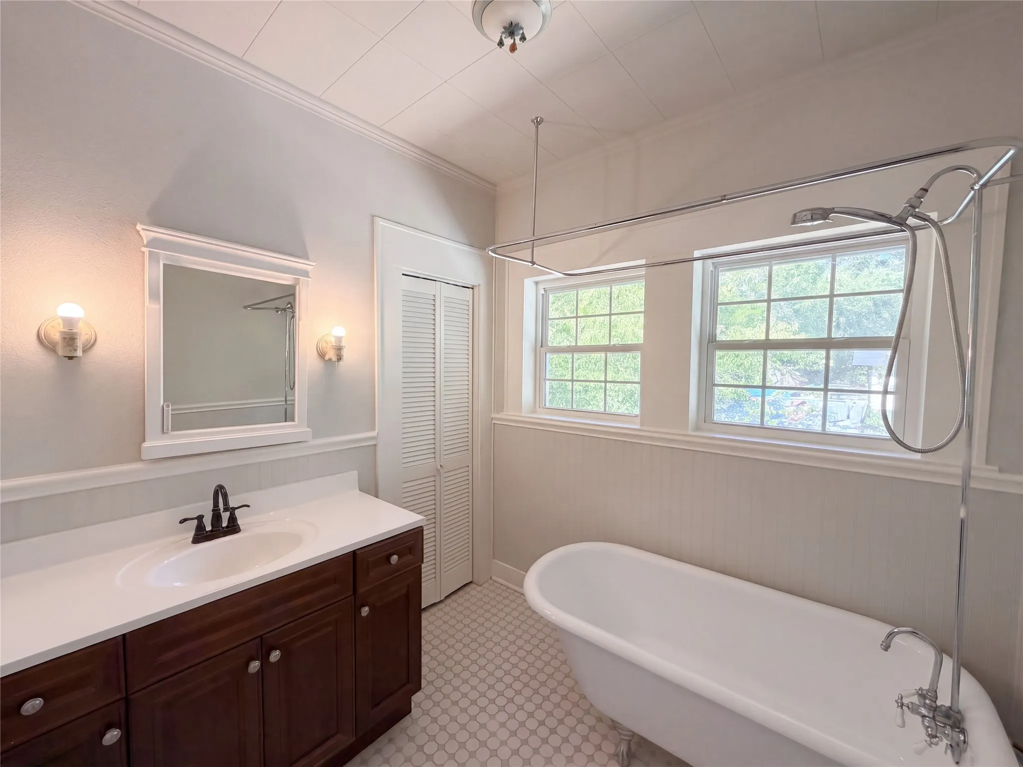 Single Family Residence For Sale in Palo Pinto County , 615 NW 5th Avenue, Mineral Wells, Texas 76067, 4 Bedroom, 4 Bathroom, 2 Garage spaces, 3,480 Sqft, built in 1921, mls#21378715, Real Estate Agent in Mineral Wells, Homes For Sale in Palo Pinto county, Homes For Sale in Mineral Wells, Realtor in Mineral Wells Texas, Real Estate Brokerage Independent Realty Texas, Luminita Cordes Realtor